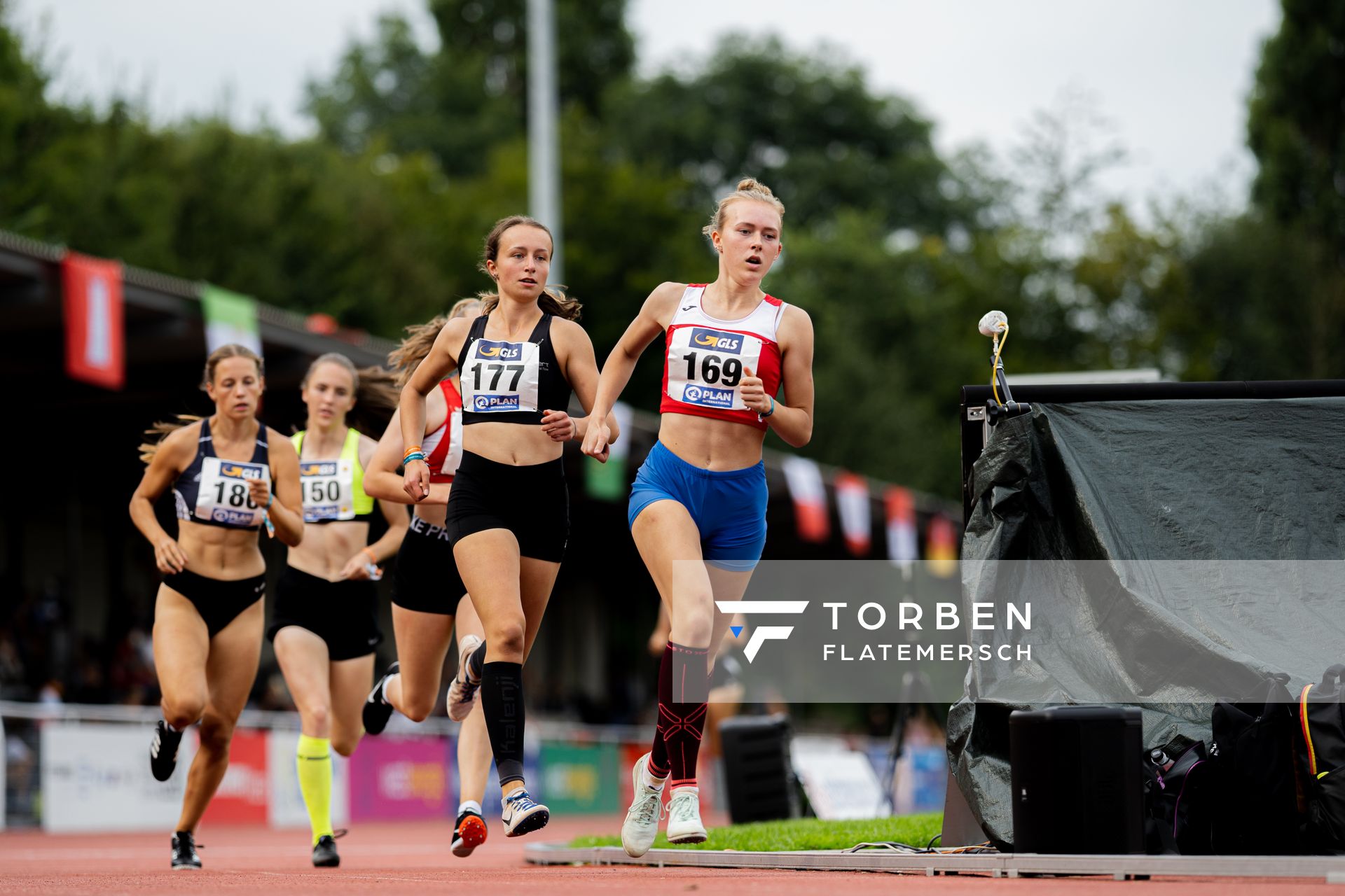 Julia Todt (SV Union Meppen) vor Nina Waeltz (LG Buende-Loehne) ueber 800m am 21.08.2021 bei den Deutschen Meisterschaften Mehrkampf im Auestadion in Wesel (Tag 2)
