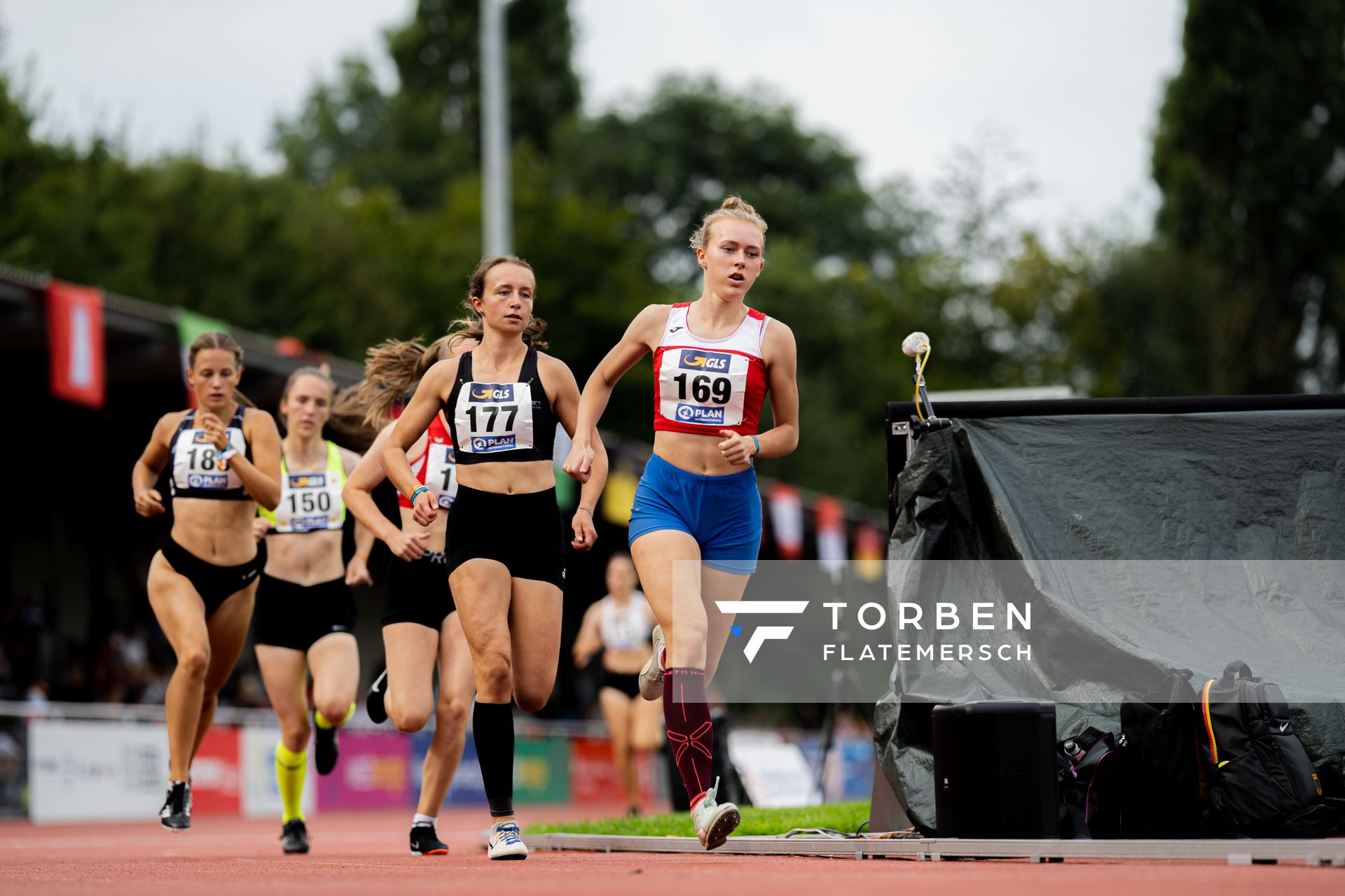 Julia Todt (SV Union Meppen) vor Nina Waeltz (LG Buende-Loehne) ueber 800m am 21.08.2021 bei den Deutschen Meisterschaften Mehrkampf im Auestadion in Wesel (Tag 2)