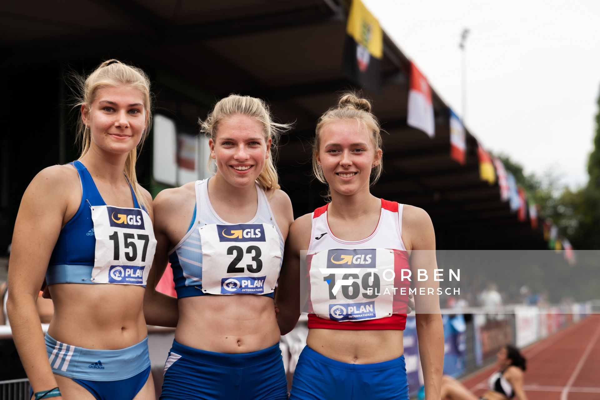 Die Niedersaechsischen Mehrkaempferinnen der U20: Lara Siemer (Rukeli Trollmann e. V.), Marie Dehning (LG Celle-Land) und Julia Todt (SV Union Meppen) am 21.08.2021 bei den Deutschen Meisterschaften Mehrkampf im Auestadion in Wesel (Tag 2)