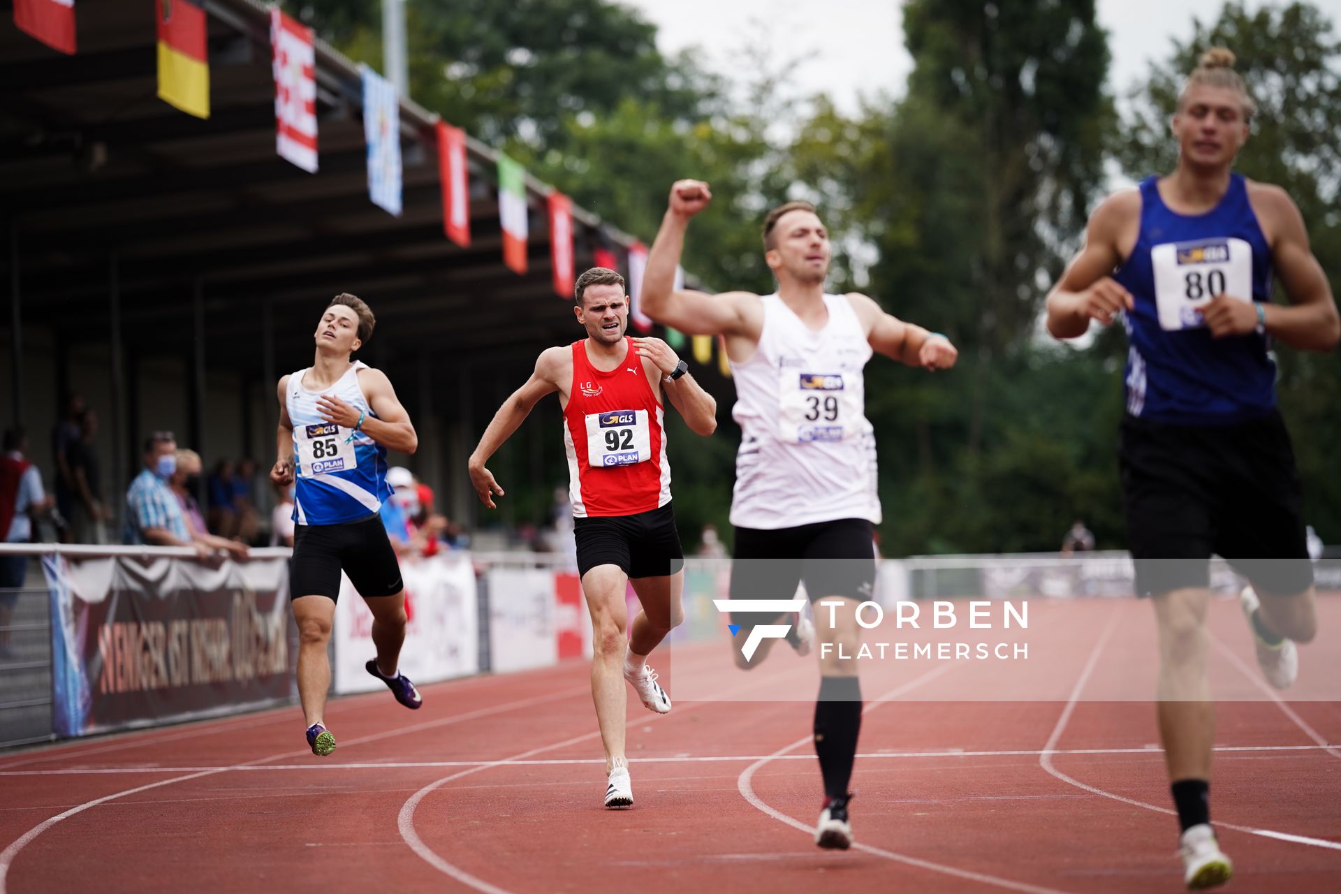 Martin Kratz (TV Gelnhausen), Nils Kruse (LG Region Karlsruhe) ueber 400m am 21.08.2021 bei den Deutschen Meisterschaften Mehrkampf im Auestadion in Wesel (Tag 2)