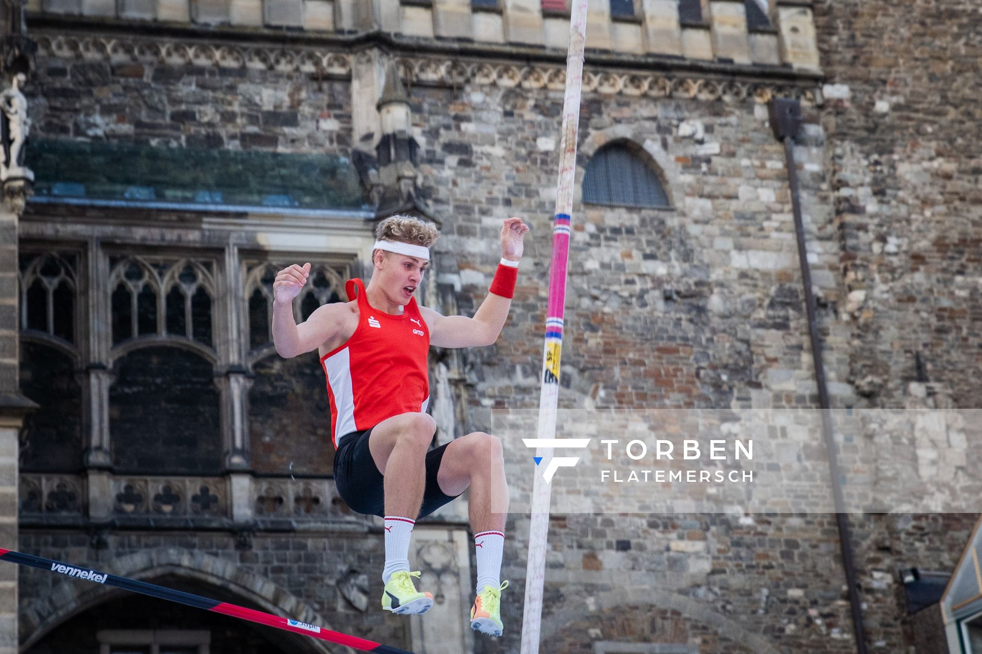 Till Marburger (LG Olympia Dortmund) am 22.09.2021 beim NetAachen-Domspringen 2021 auf dem Katschhof in Aachen