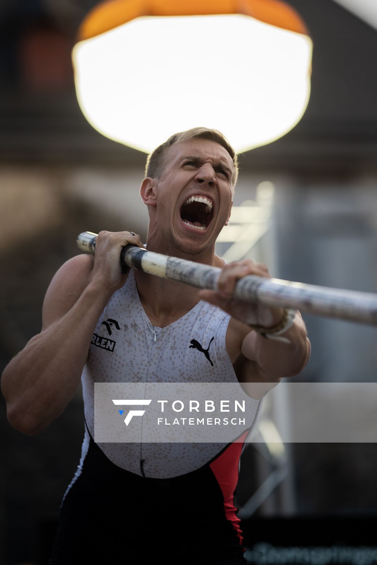 Piotr Lisek (POL) am 22.09.2021 beim NetAachen-Domspringen 2021 auf dem Katschhof in Aachen