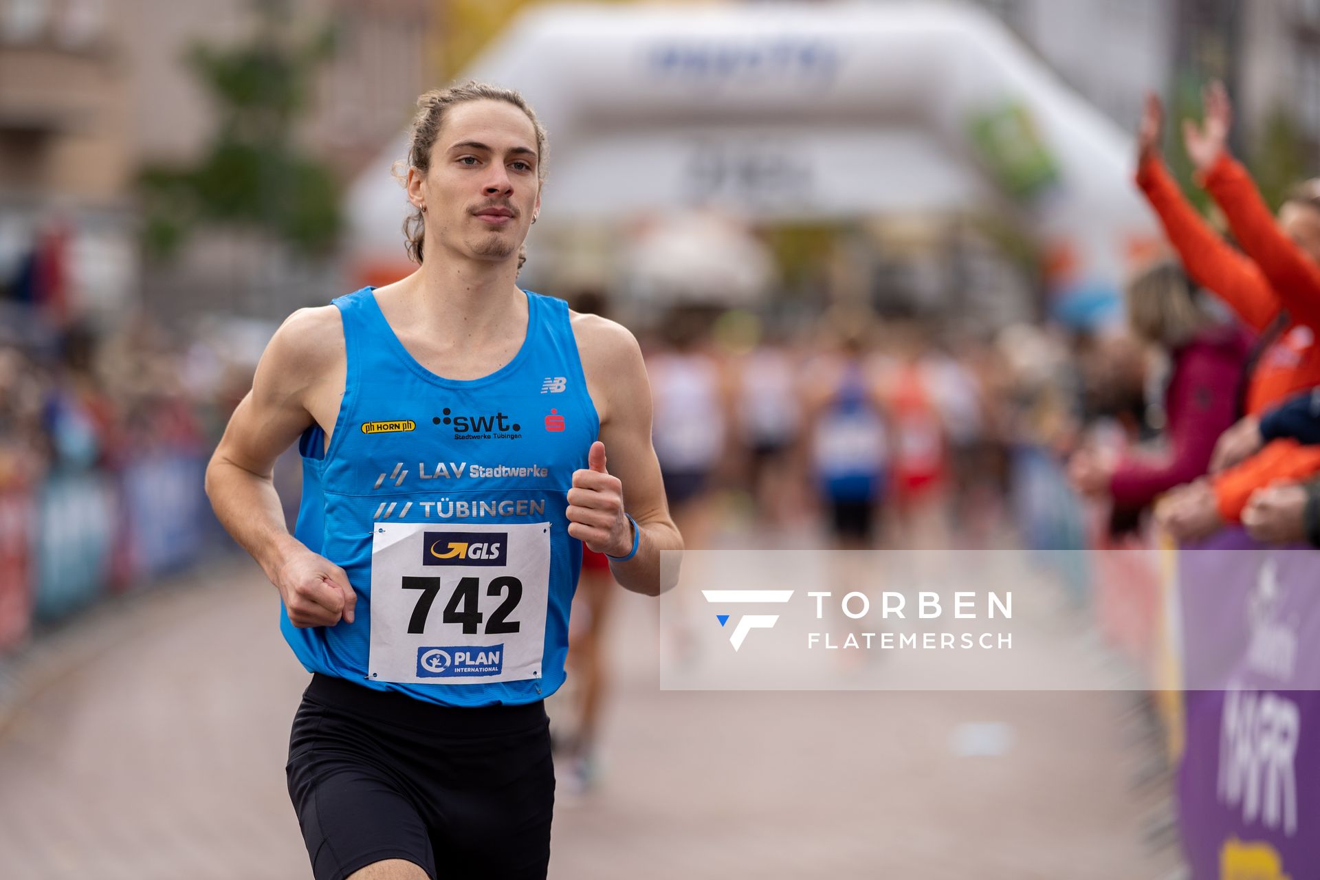 Robert Baumann (LAV Stadtwerke Tuebingen) am 31.10.2021 waehrend der DM 10km Strasse in Uelzen