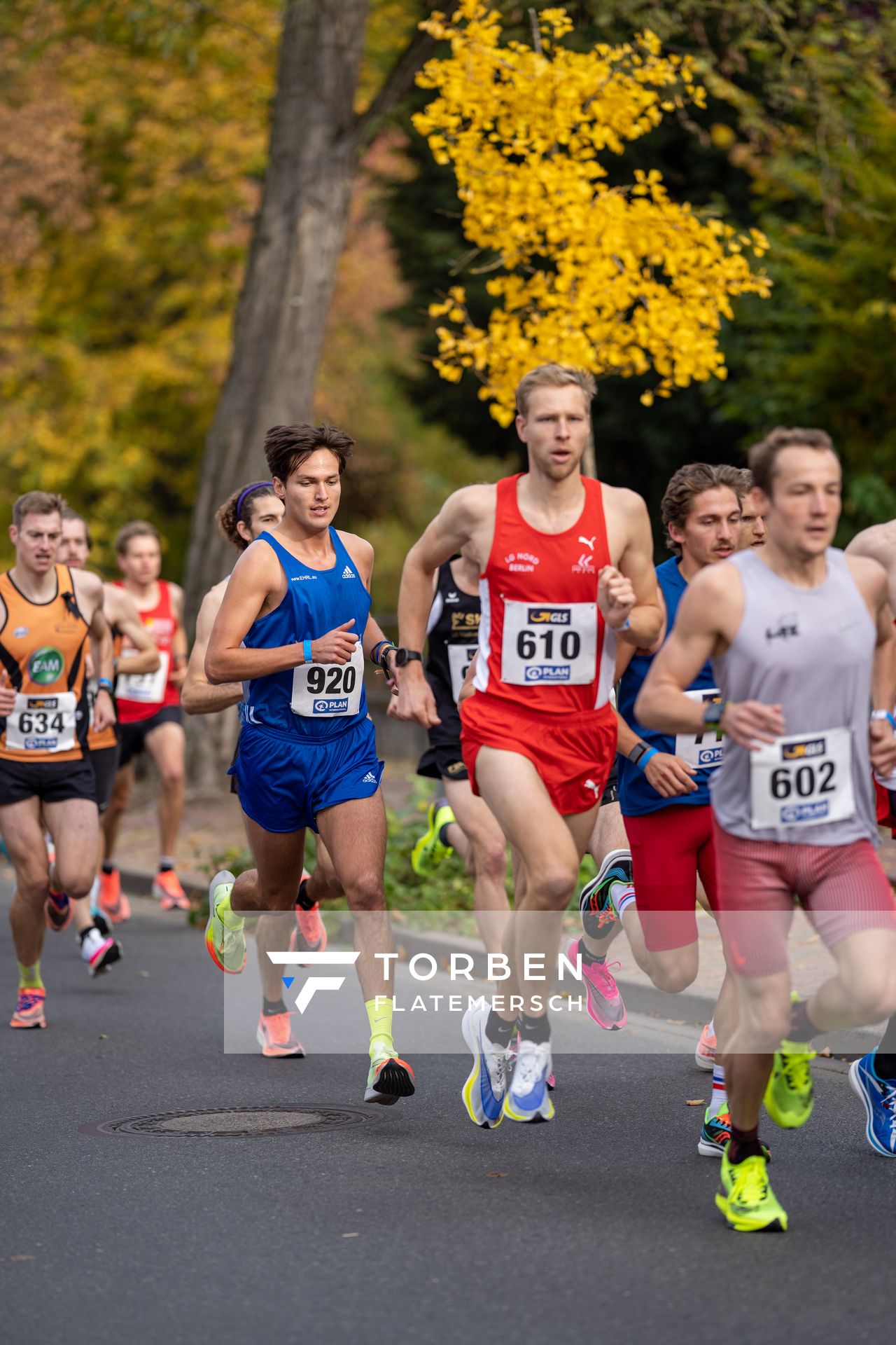 Alex Paulien (TV Waldstrasse Wiesbaden) am 31.10.2021 waehrend der DM 10km Strasse in Uelzen