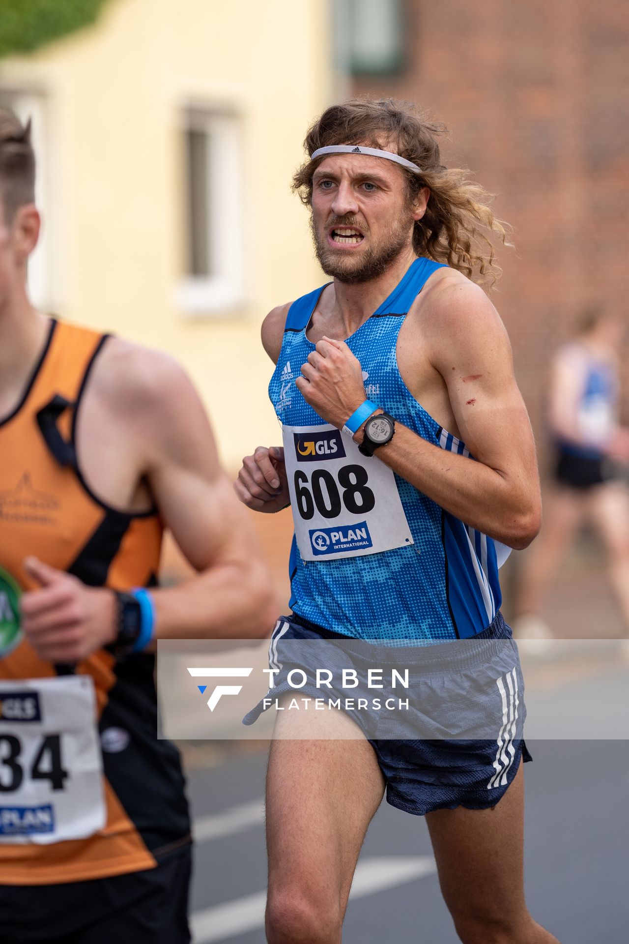 Tobias Singer (LAC Olympia 88 Berlin) am 31.10.2021 waehrend der DM 10km Strasse in Uelzen