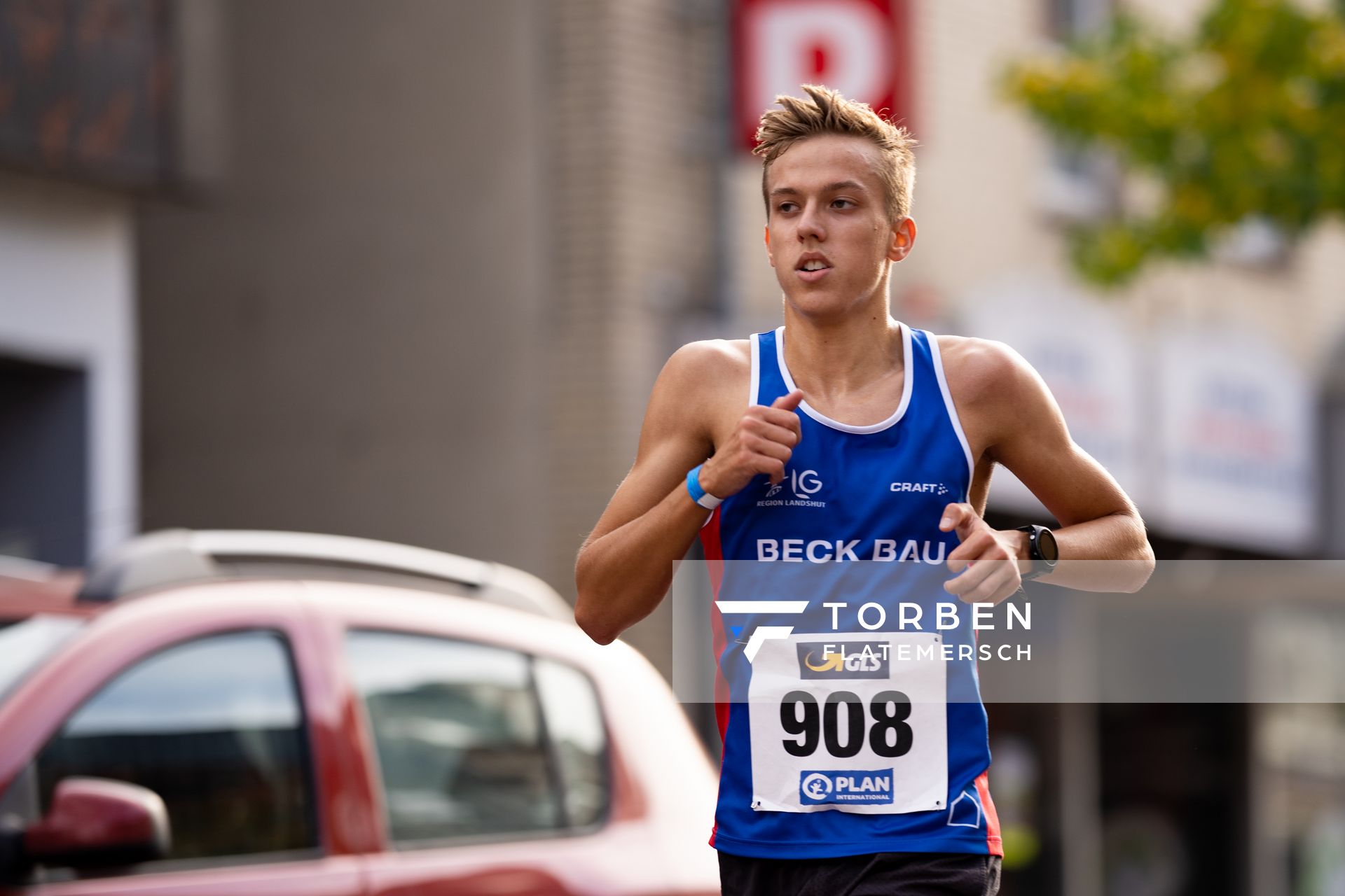 Tobias Ulbrich (LG Region Landshut) am 31.10.2021 waehrend der DM 10km Strasse in Uelzen