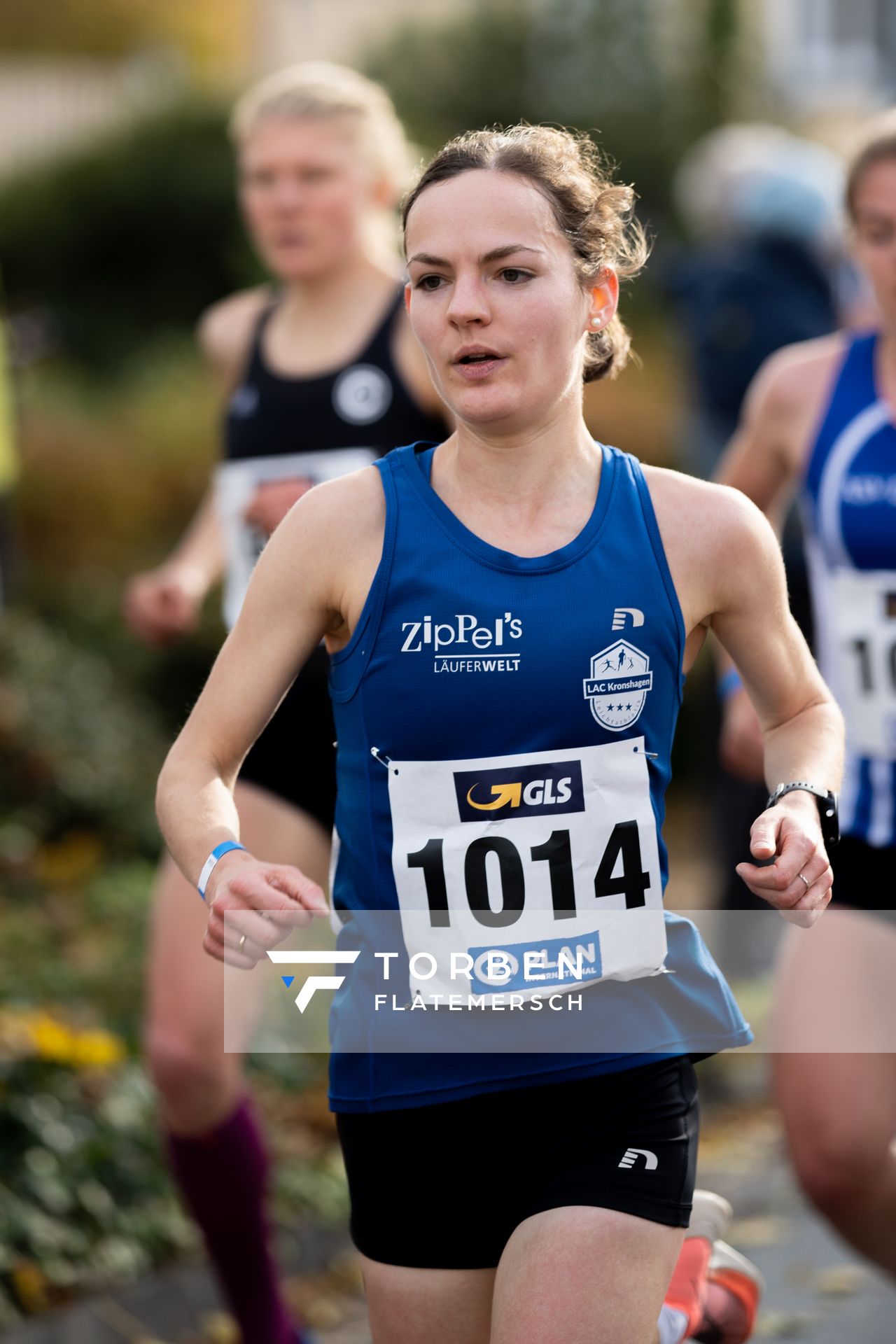 Julia Kuempers (Leichtathletikclub Kronshagen) am 31.10.2021 waehrend der DM 10km Strasse in Uelzen