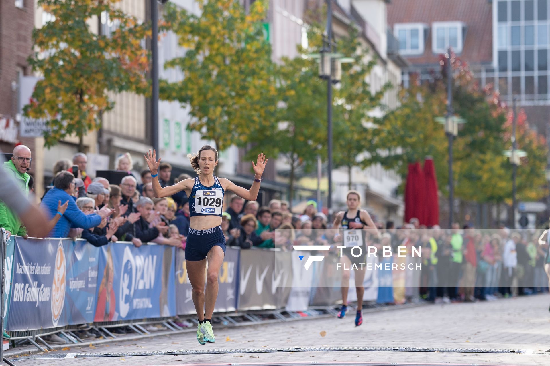 Hanna Klein (LAV Stadtwerke Tuebingen) gewinnt die 10km der Frauen am 31.10.2021 waehrend der DM 10km Strasse in Uelzen