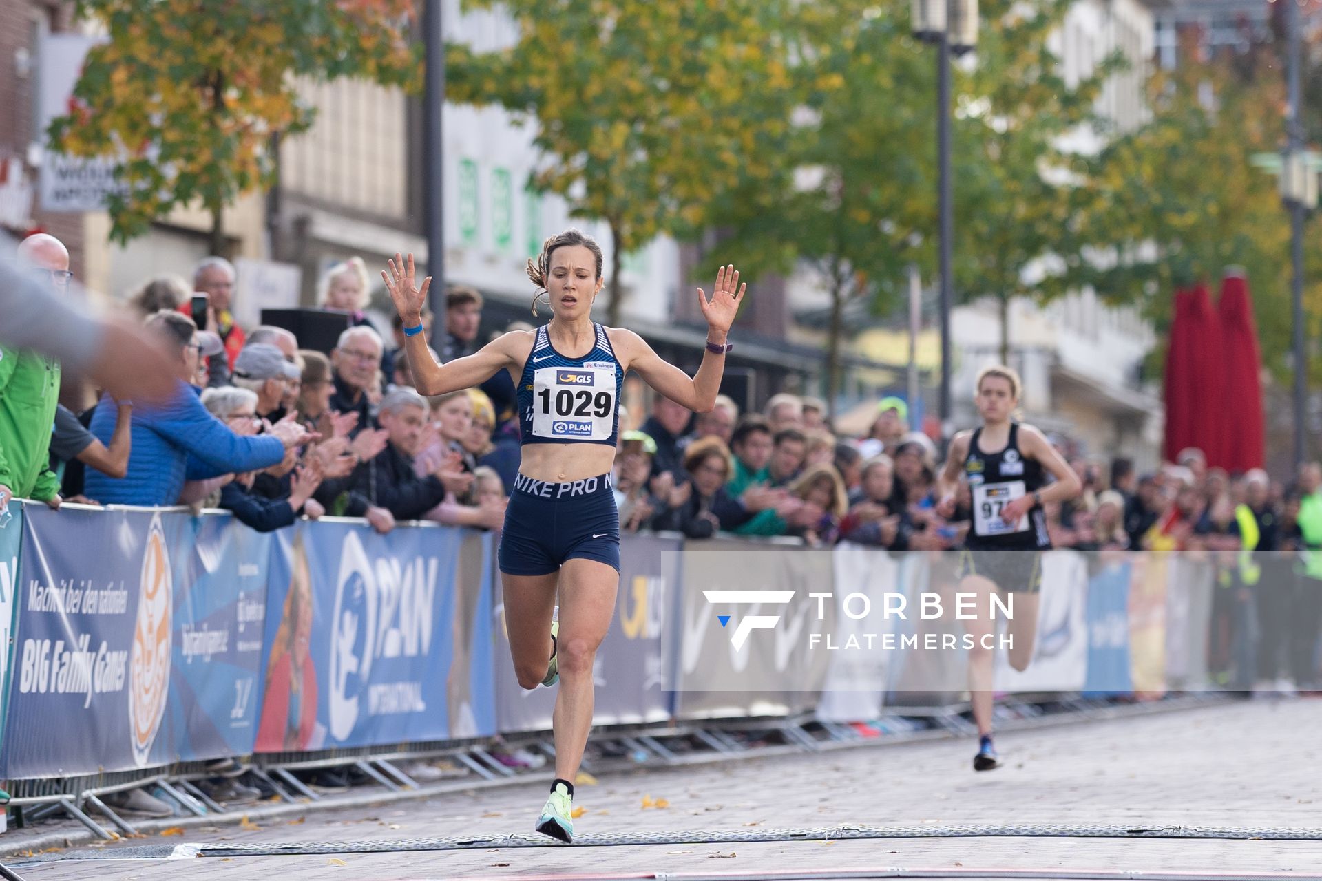 Hanna Klein (LAV Stadtwerke Tuebingen) gewinnt die 10km der Frauen am 31.10.2021 waehrend der DM 10km Strasse in Uelzen