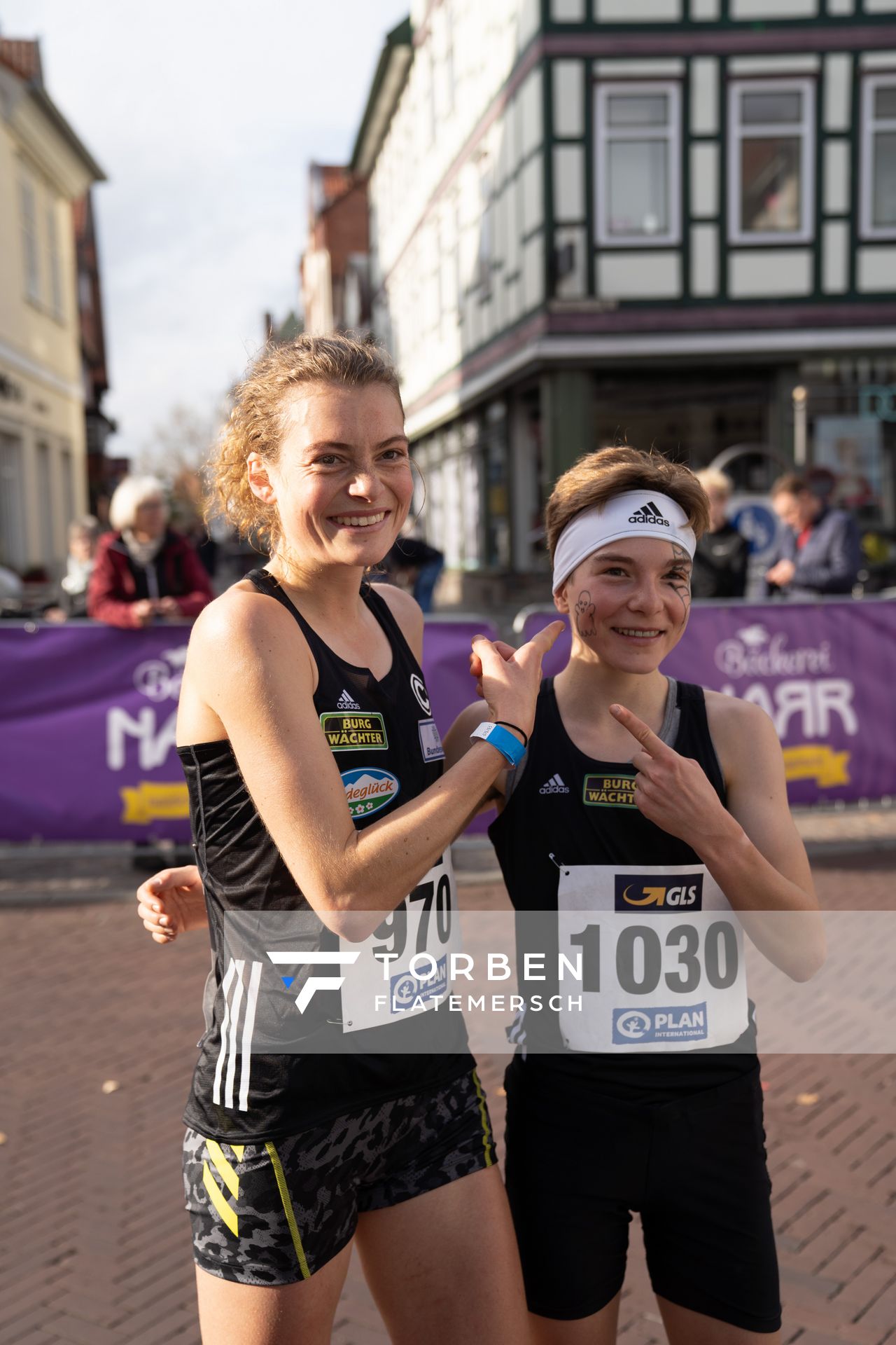 Alina Reh (SCC Berlin) und Blanka Doerfel (SCC Berlin) am 31.10.2021 waehrend der DM 10km Strasse in Uelzen