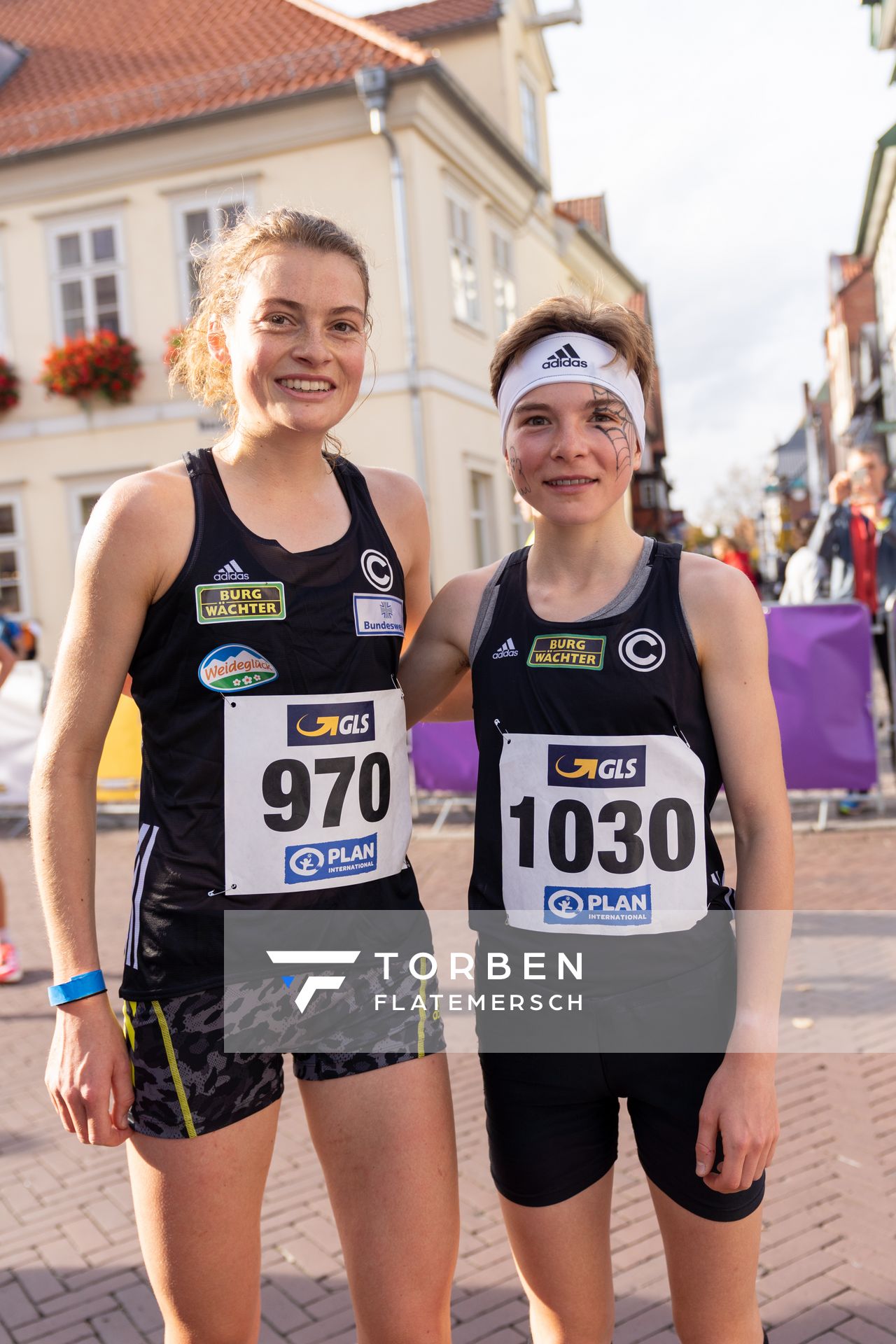 Alina Reh (SCC Berlin) und Blanka Doerfel (SCC Berlin) am 31.10.2021 waehrend der DM 10km Strasse in Uelzen