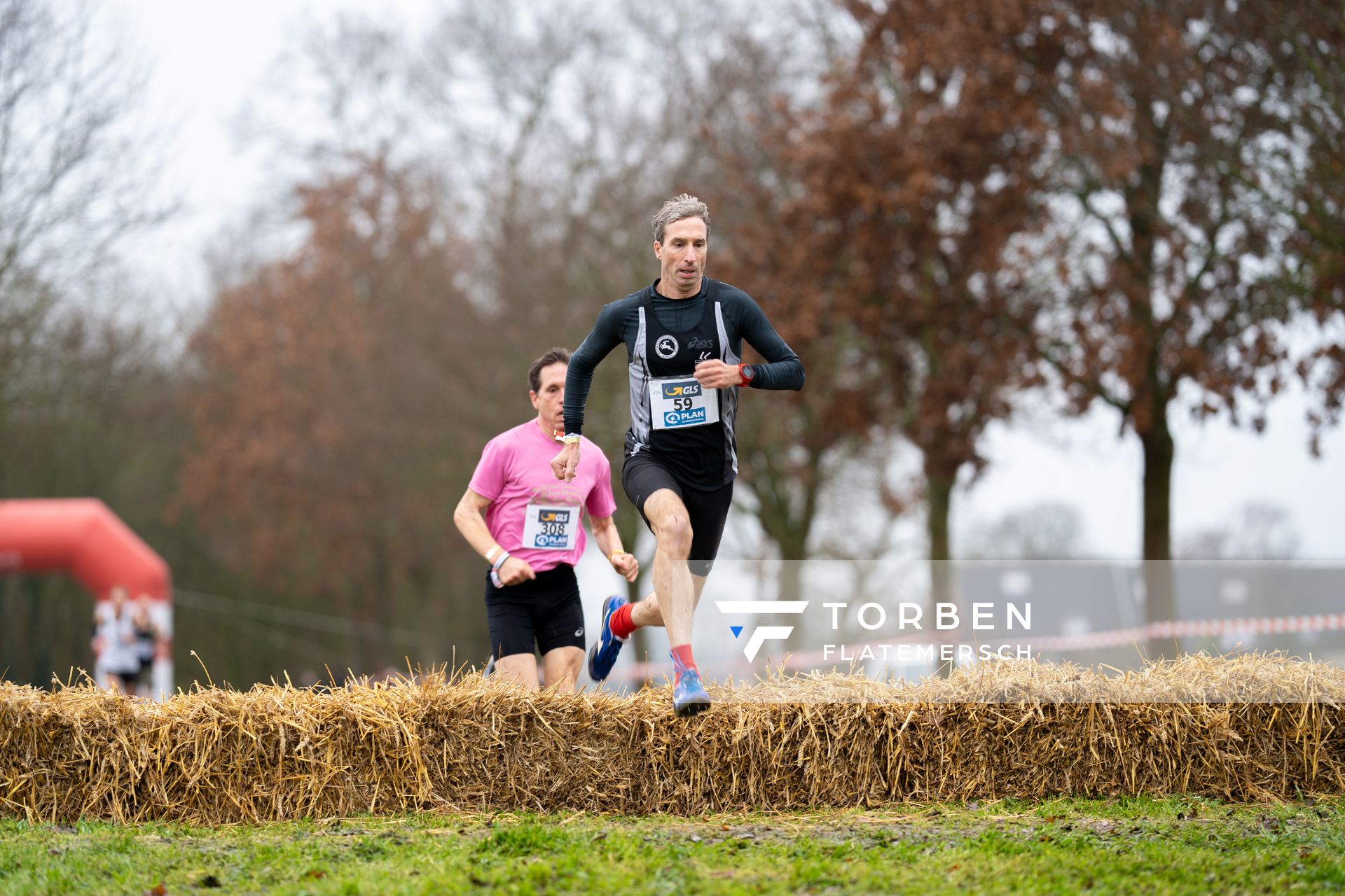 Hubert Leineweber (OSC Berlin) am 18.12.2021 waehrend der deutschen Cross Meisterschaft 2021 in Sonsbeck
