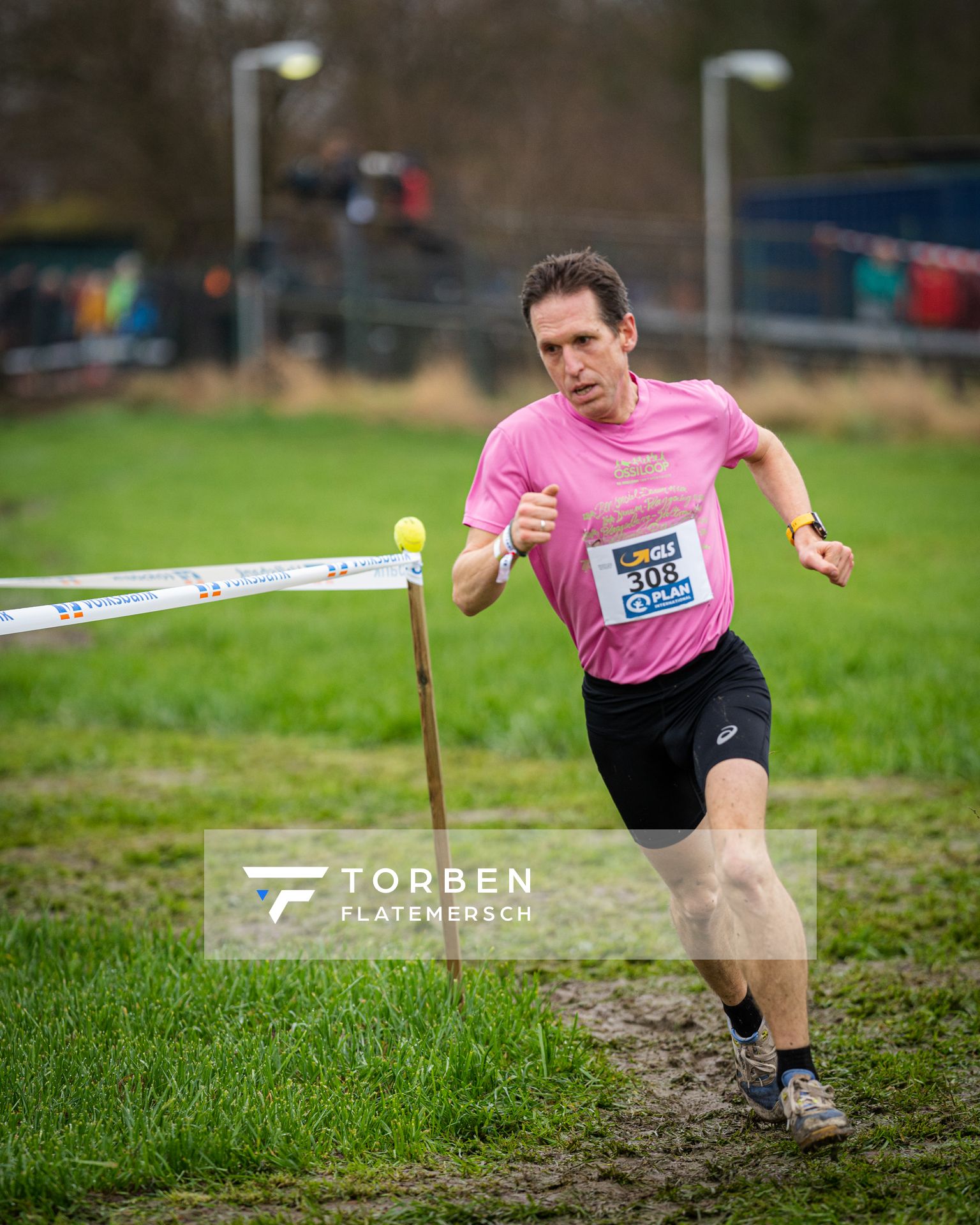 Georg Diettrich (LC Wechloy) am 18.12.2021 waehrend der deutschen Cross Meisterschaft 2021 in Sonsbeck