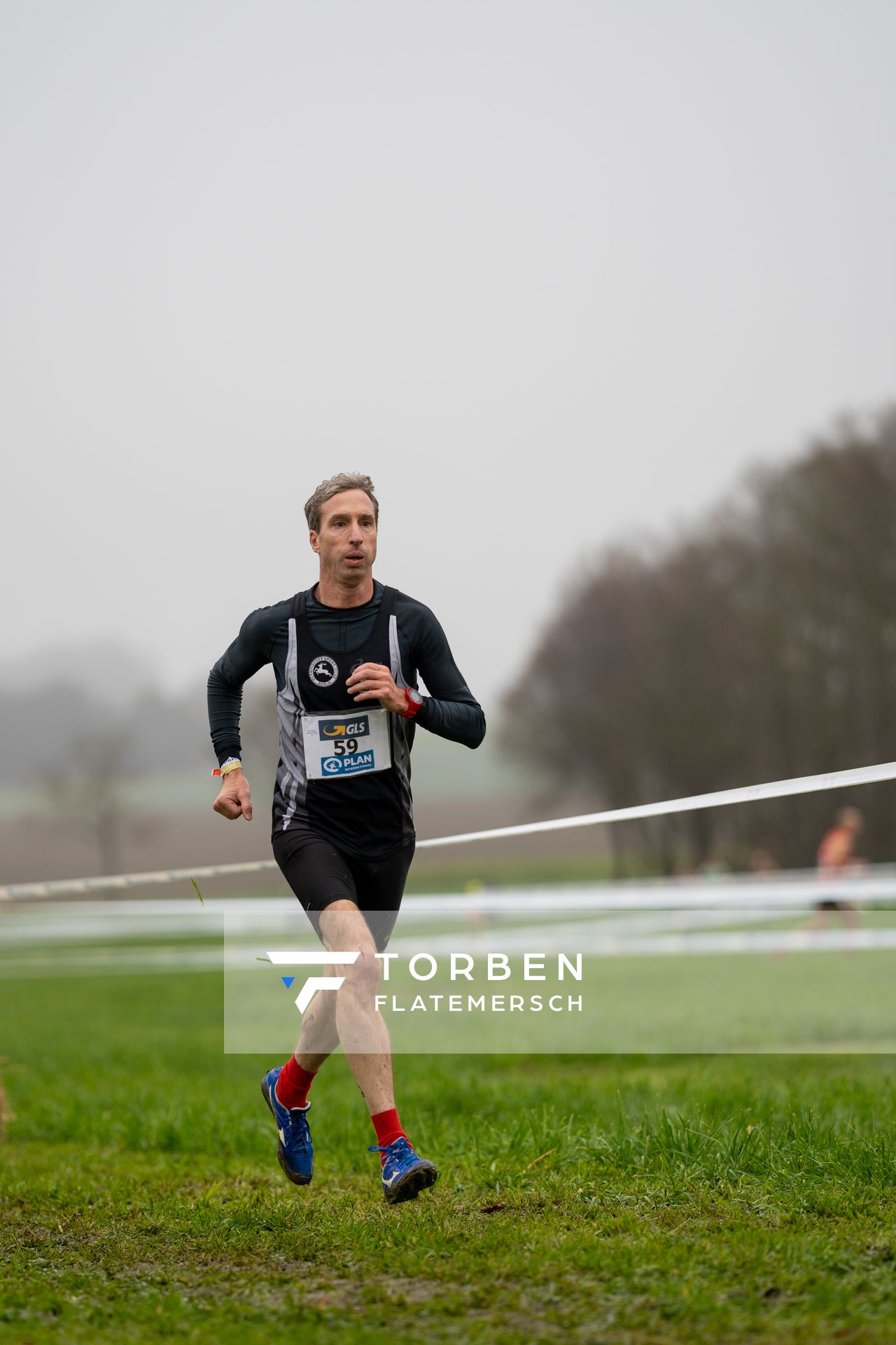 Hubert Leineweber (OSC Berlin) am 18.12.2021 waehrend der deutschen Cross Meisterschaft 2021 in Sonsbeck