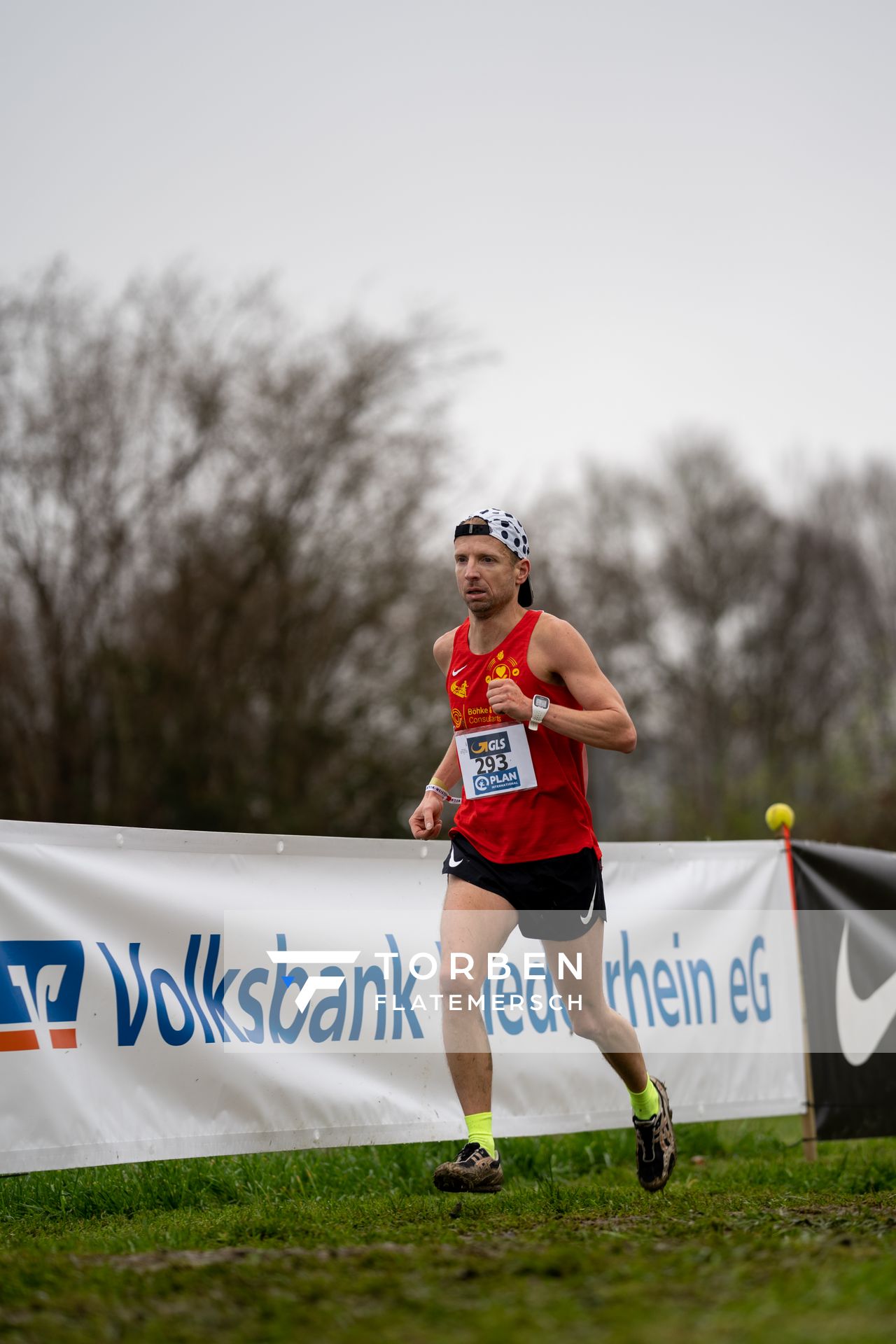 Dominik Schrader (Braunschweiger Laufclub) am 18.12.2021 waehrend der deutschen Cross Meisterschaft 2021 in Sonsbeck
