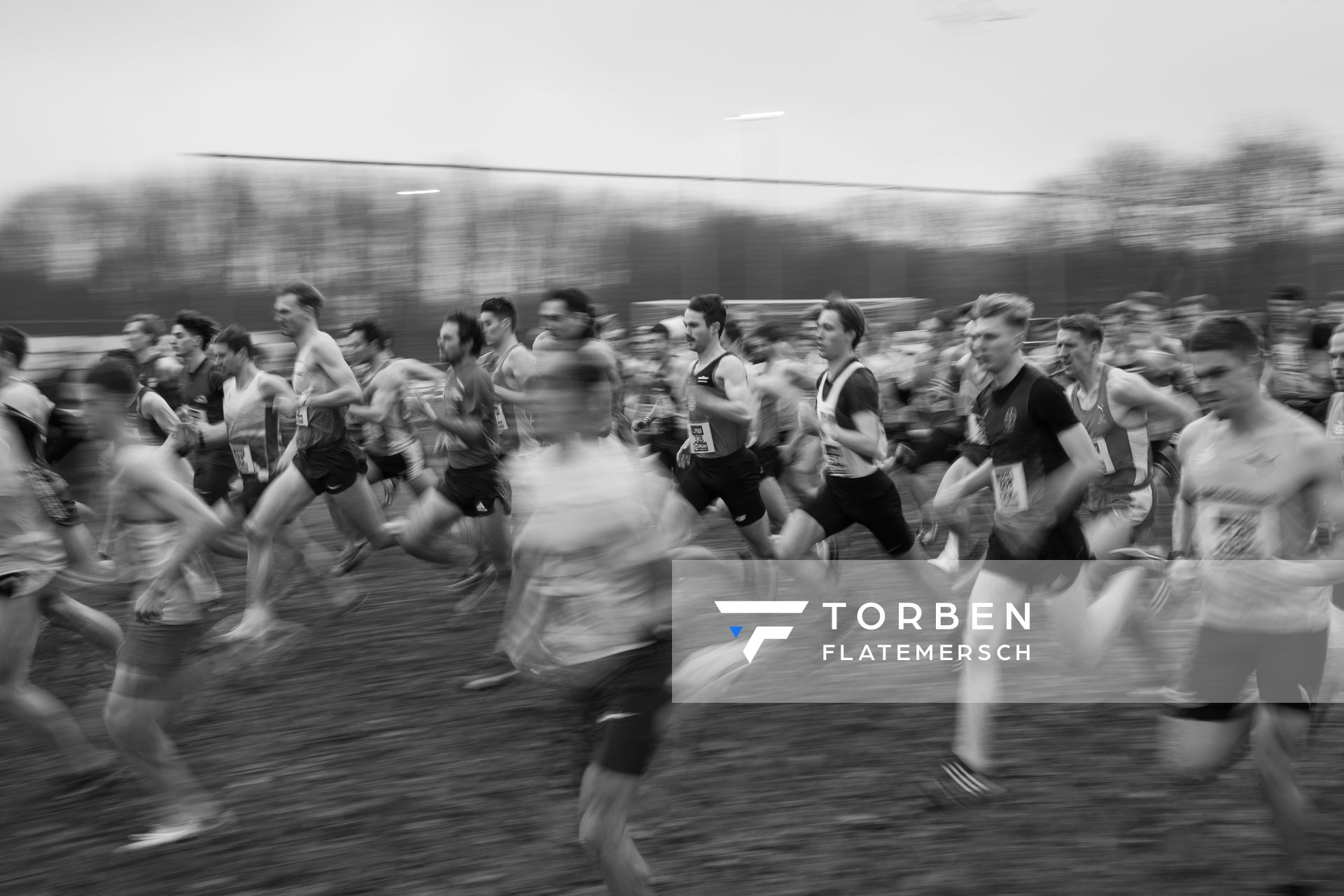 Start der Männer/U23 Mittelstrecke am 18.12.2021 waehrend der deutschen Cross Meisterschaft 2021 in Sonsbeck