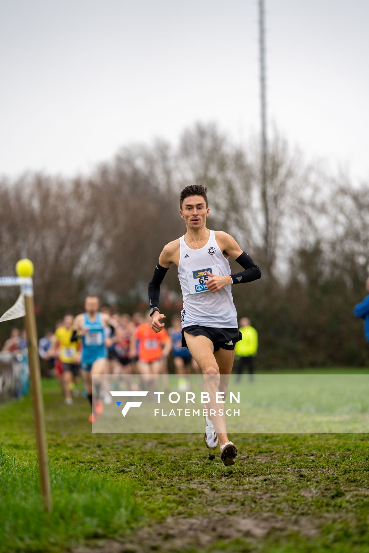 Johannes Motschmann (SCC Berlin) am 18.12.2021 waehrend der deutschen Cross Meisterschaft 2021 in Sonsbeck