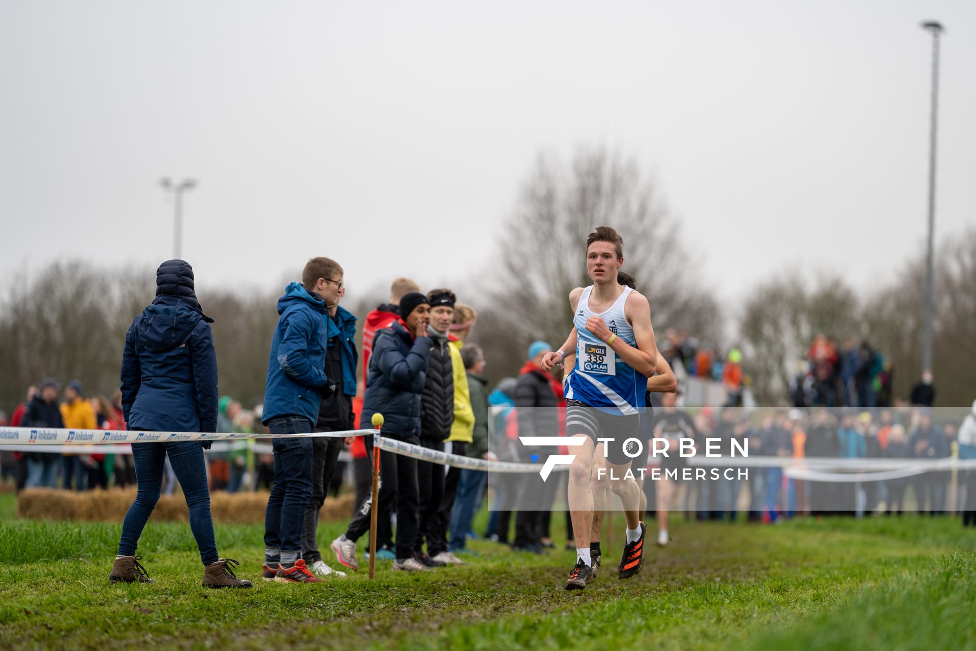 Jonas Kulgemeyer (OTB Osnabrueck) am 18.12.2021 waehrend der deutschen Cross Meisterschaft 2021 in Sonsbeck