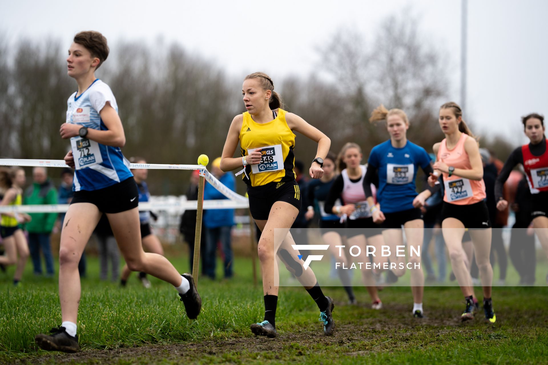 Sophie Hinrichs (VfL Loeningen) am 18.12.2021 waehrend der deutschen Cross Meisterschaft 2021 in Sonsbeck