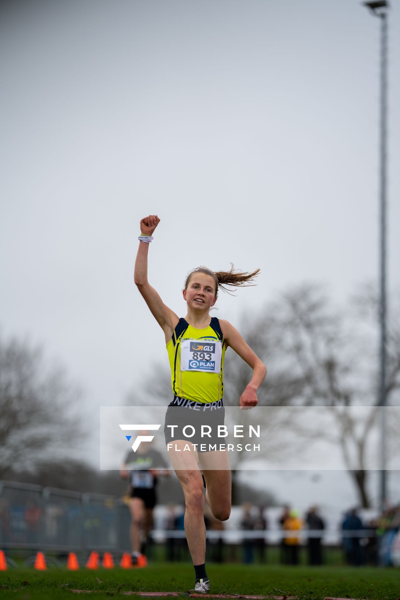 Kira Weis (KSG Gerlingen) am 18.12.2021 waehrend der deutschen Cross Meisterschaft 2021 in Sonsbeck