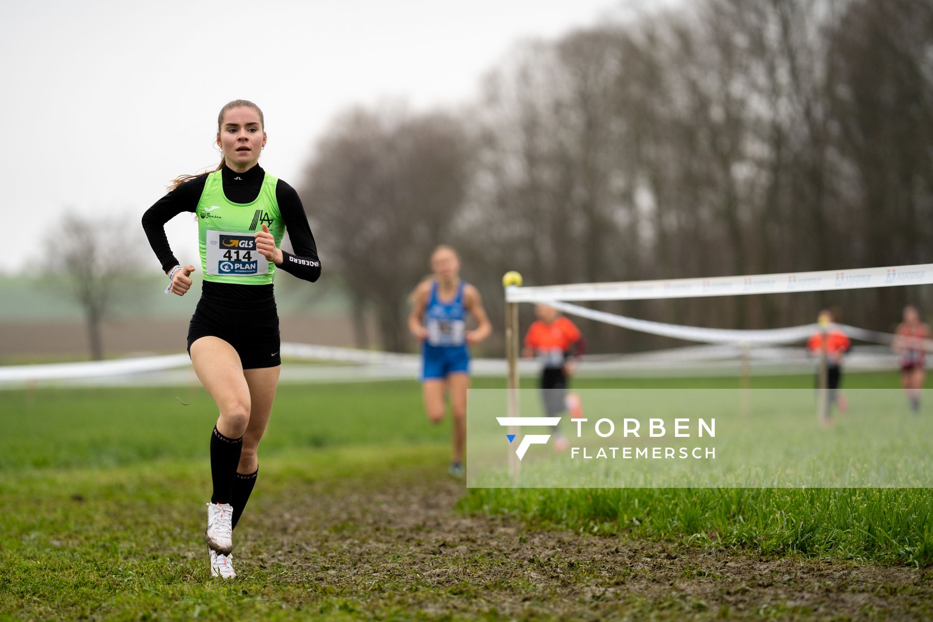 Sophie Kellermann (LAZ Moenchengladbach) am 18.12.2021 waehrend der deutschen Cross Meisterschaft 2021 in Sonsbeck