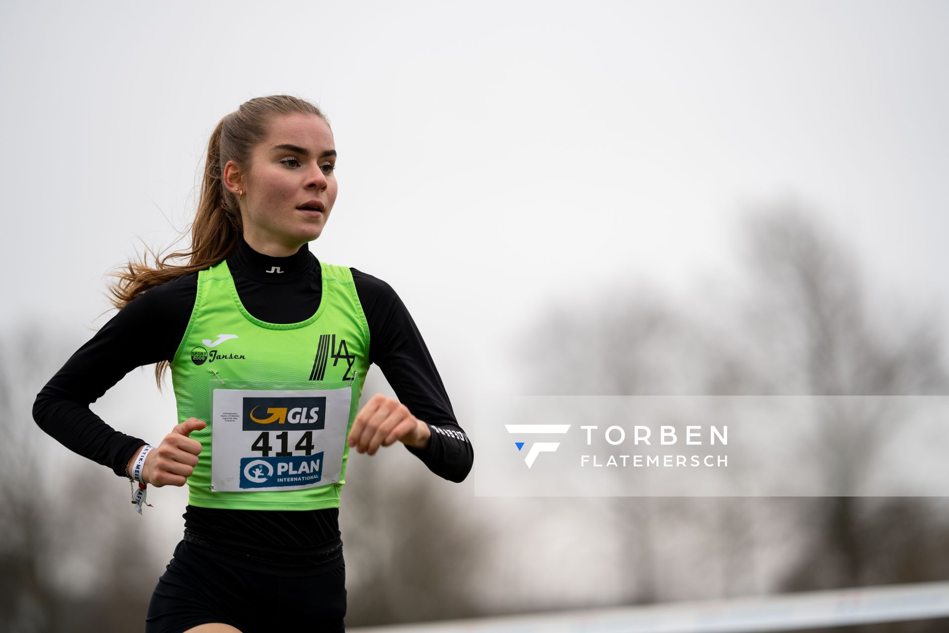 Sophie Kellermann (LAZ Moenchengladbach) am 18.12.2021 waehrend der deutschen Cross Meisterschaft 2021 in Sonsbeck