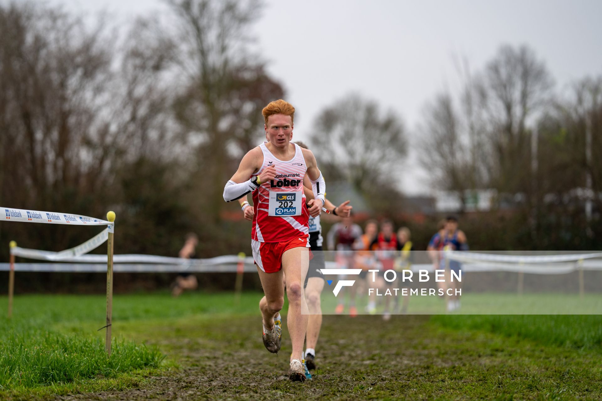 Bastian Mrochen (LG Reinhardswald) am 18.12.2021 waehrend der deutschen Cross Meisterschaft 2021 in Sonsbeck