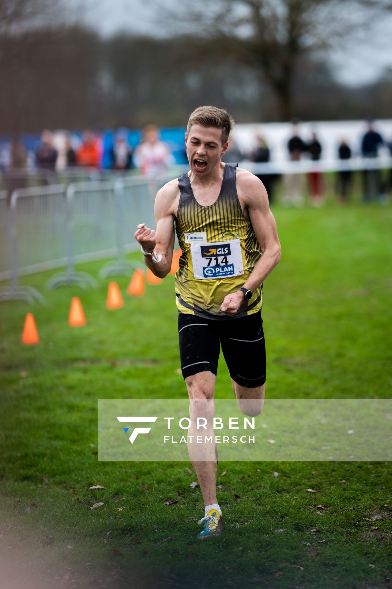 Tom Foerster (LG Vogtland) am 18.12.2021 waehrend der deutschen Cross Meisterschaft 2021 in Sonsbeck