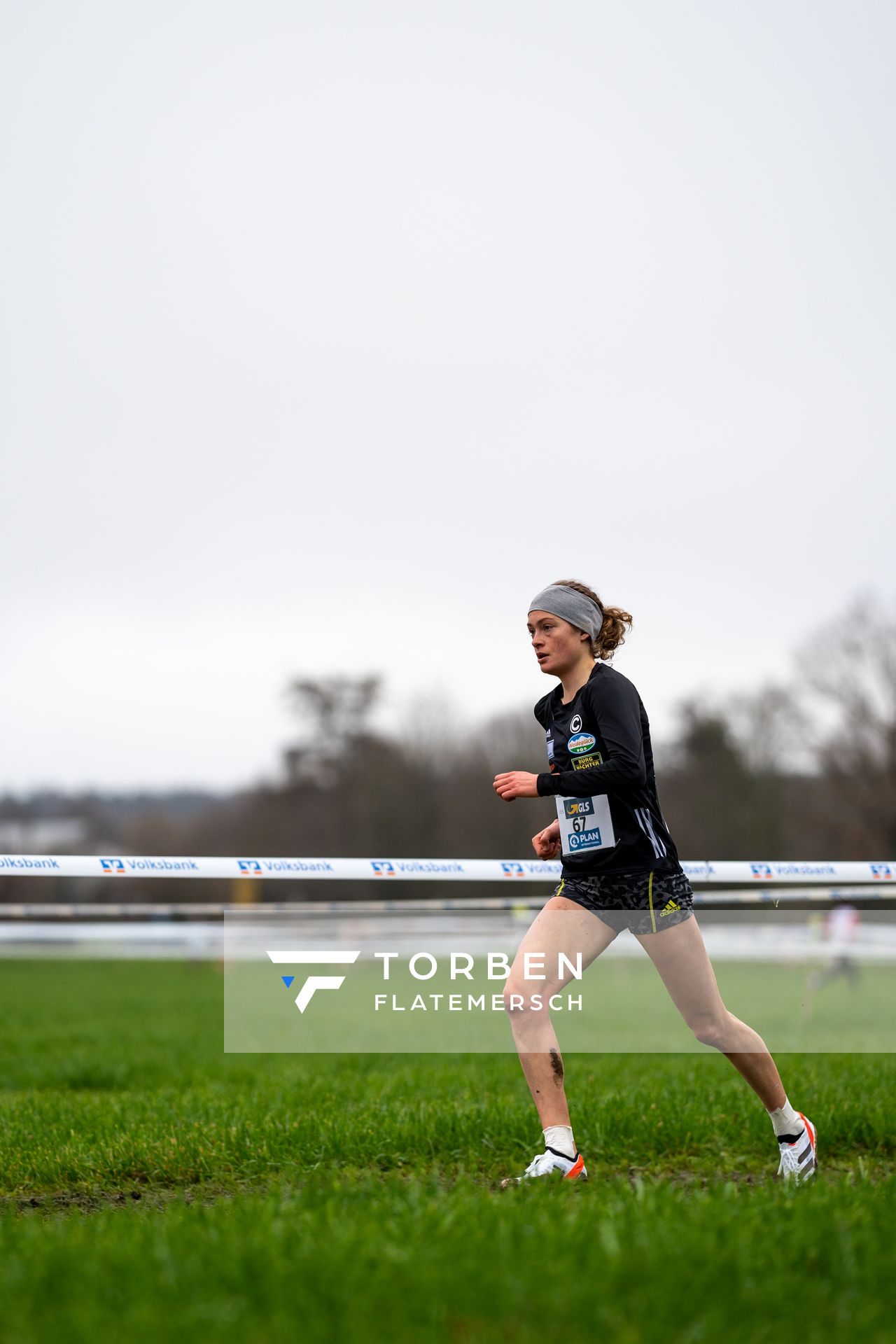 Alina Reh (SCC Berlin) am 18.12.2021 waehrend der deutschen Cross Meisterschaft 2021 in Sonsbeck