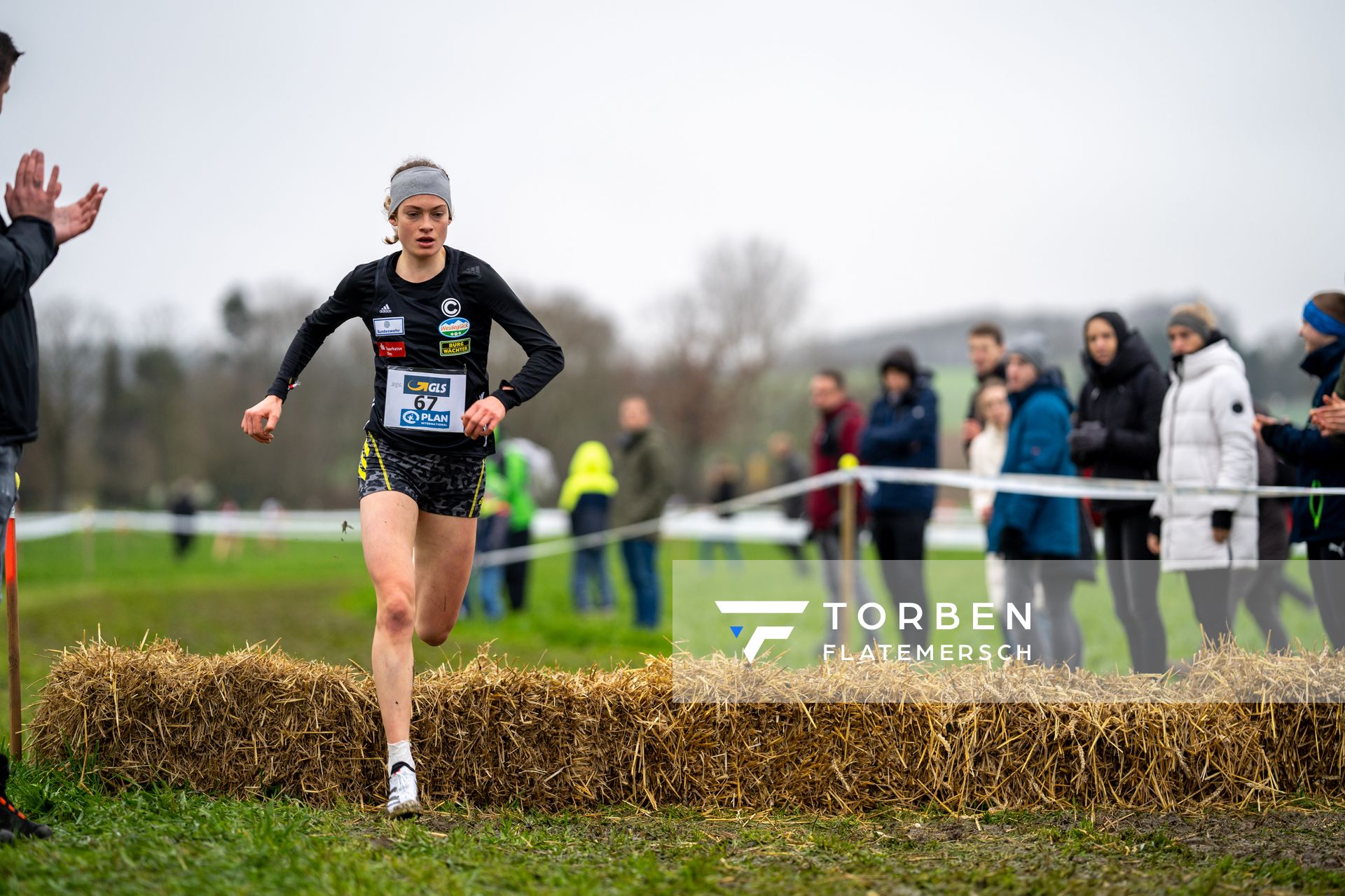 Alina Reh (SCC Berlin) am 18.12.2021 waehrend der deutschen Cross Meisterschaft 2021 in Sonsbeck