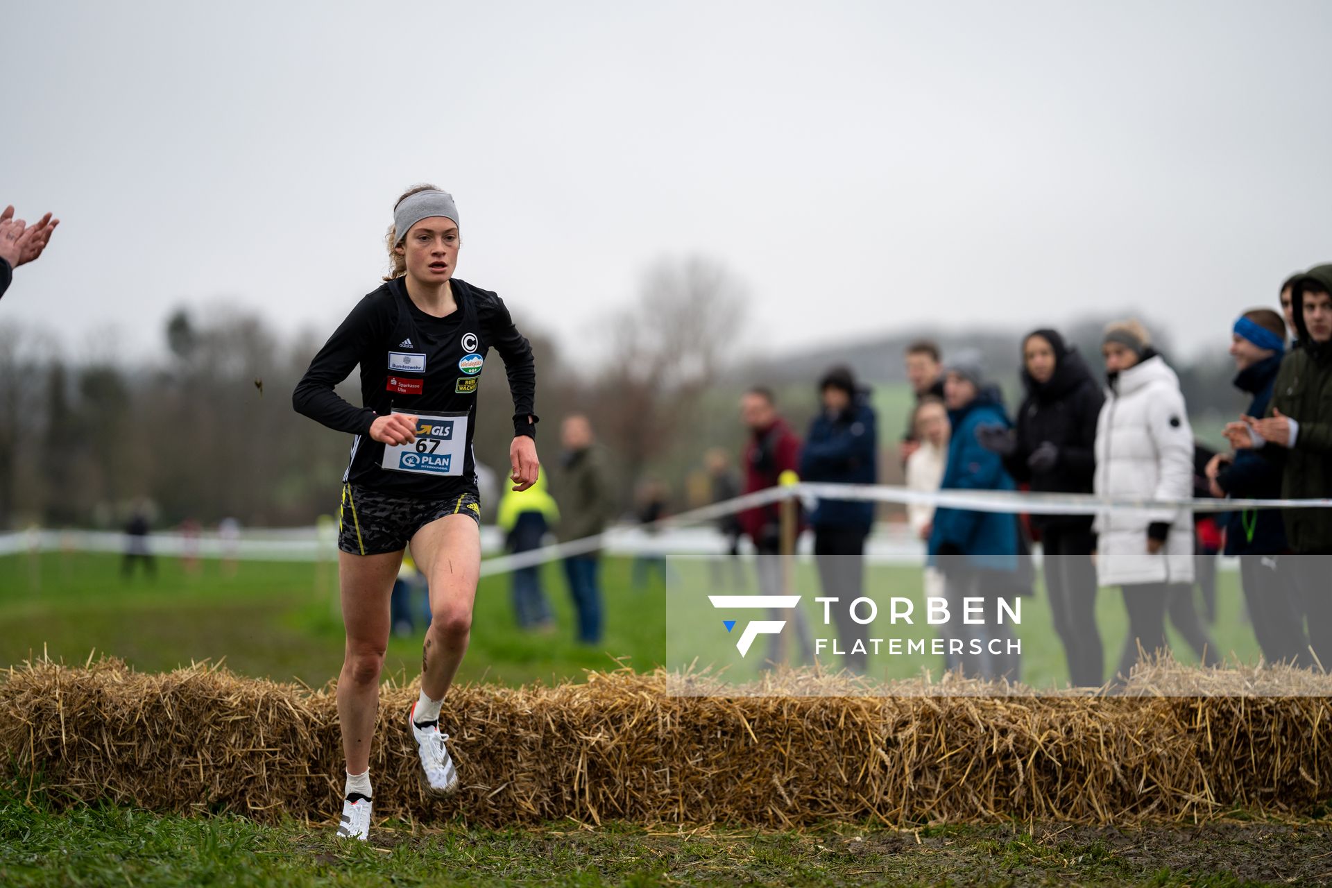 Alina Reh (SCC Berlin) am 18.12.2021 waehrend der deutschen Cross Meisterschaft 2021 in Sonsbeck