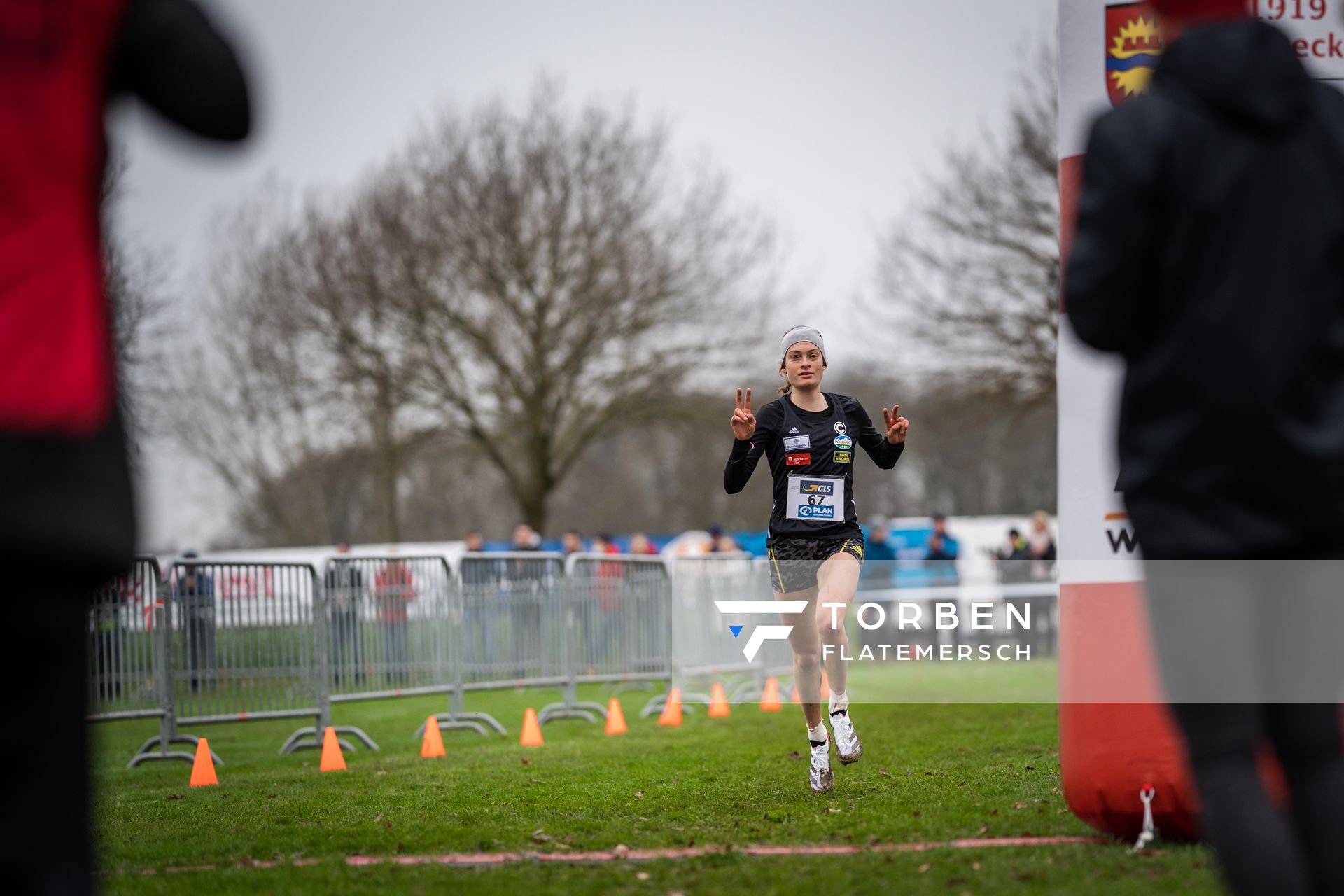 Alina Reh (SCC Berlin) am 18.12.2021 waehrend der deutschen Cross Meisterschaft 2021 in Sonsbeck