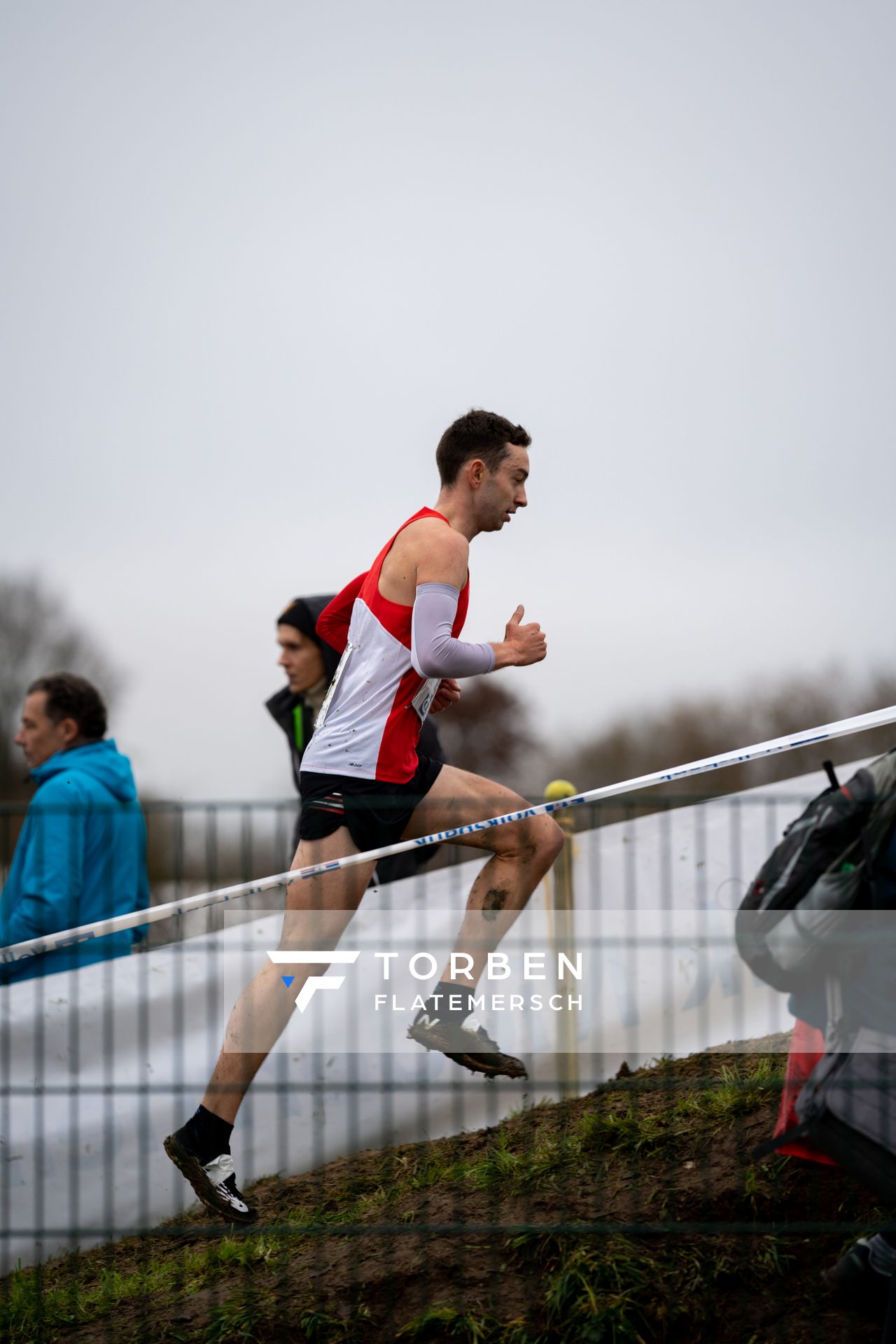 Maximilian Thorwirth (SFD 75 Duesseldorf-Sued) am 18.12.2021 waehrend der deutschen Cross Meisterschaft 2021 in Sonsbeck