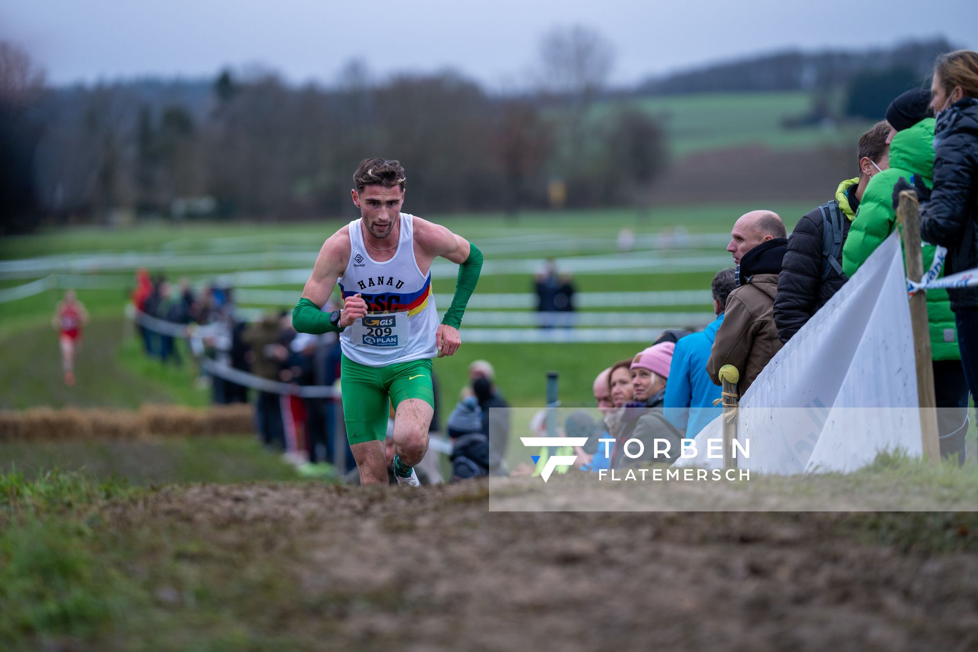 Davor Aaron Bienenfeld (SSC Hanau-Rodenbach) am 18.12.2021 waehrend der deutschen Cross Meisterschaft 2021 in Sonsbeck