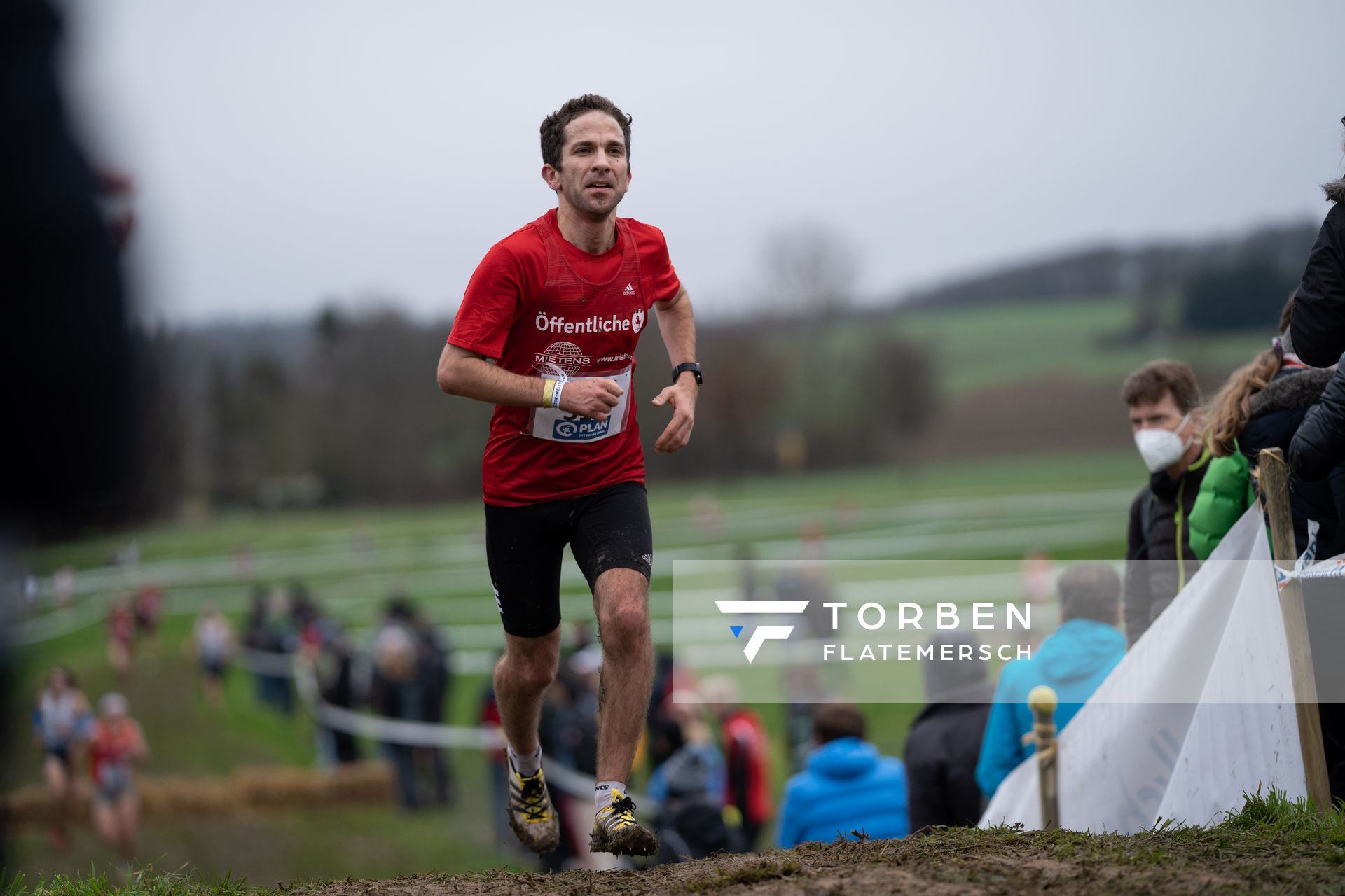 Joseph Katib (LG Braunschweig) am 18.12.2021 waehrend der deutschen Cross Meisterschaft 2021 in Sonsbeck