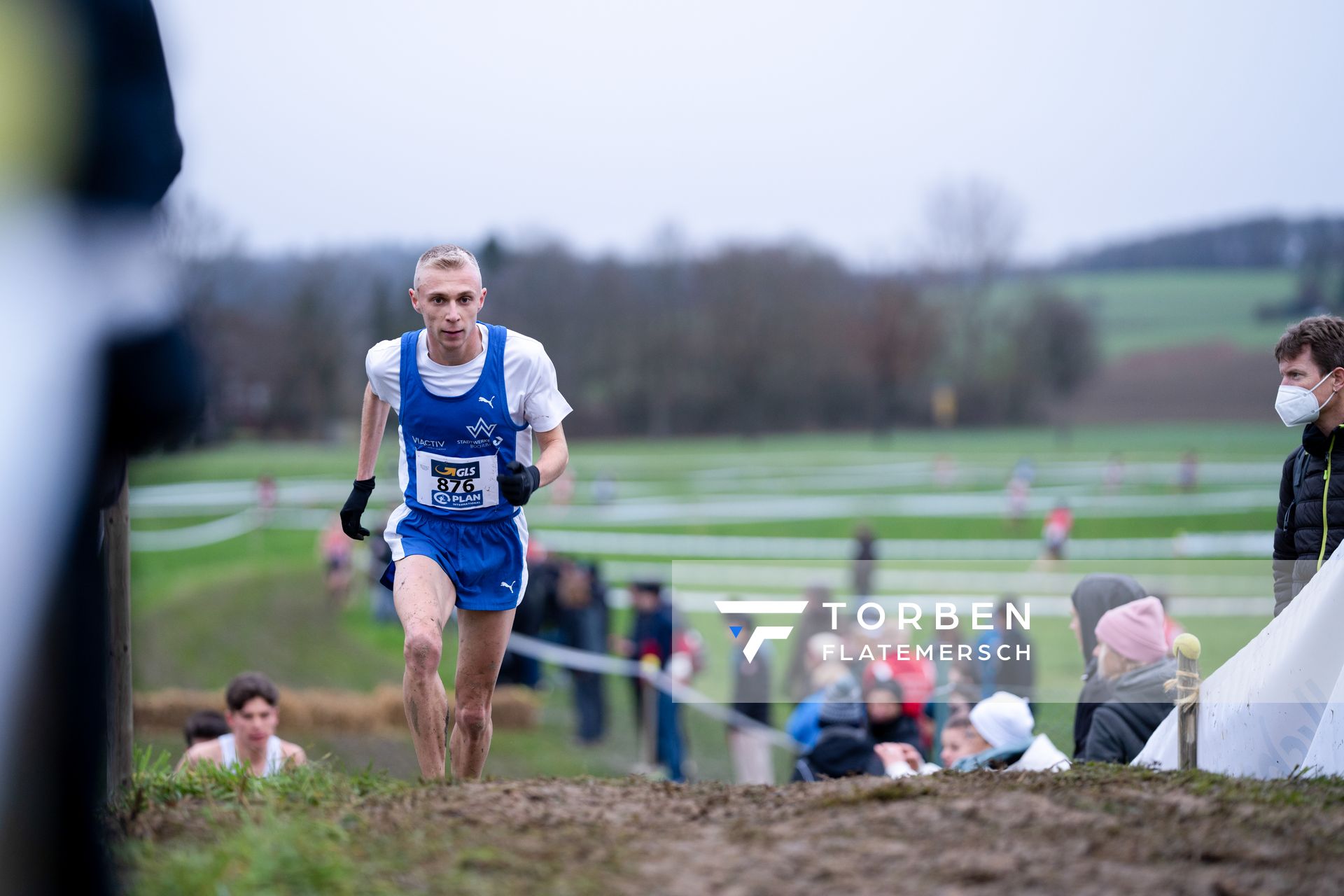 Nils Voigt (TV Wattenscheid 01) am 18.12.2021 waehrend der deutschen Cross Meisterschaft 2021 in Sonsbeck