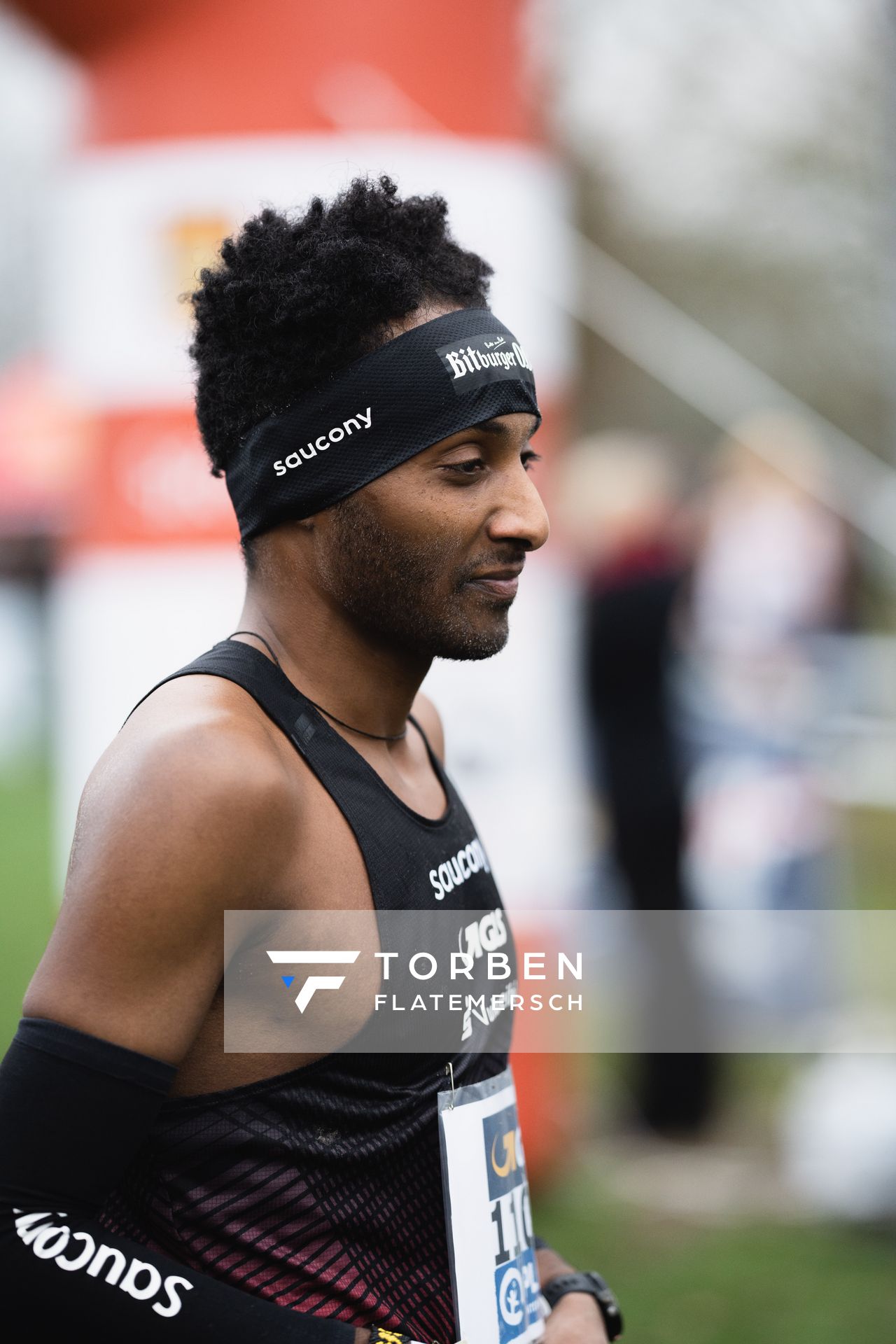 Samuel Fitwi Sibhatu (LG Vulkaneifel) am 18.12.2021 waehrend der deutschen Cross Meisterschaft 2021 in Sonsbeck