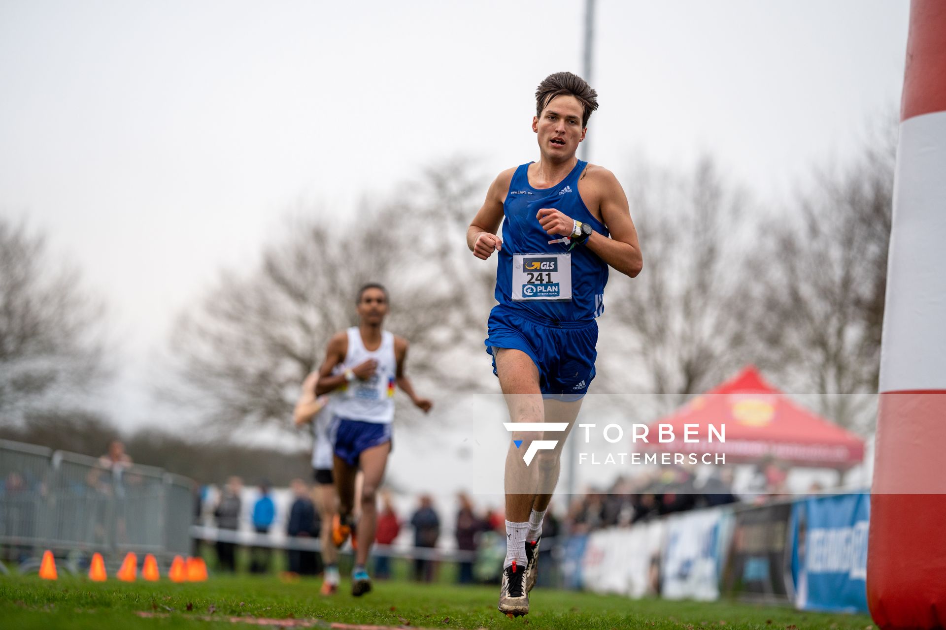 Alex Paulien (TV Waldstrasse Wiesbaden) am 18.12.2021 waehrend der deutschen Cross Meisterschaft 2021 in Sonsbeck