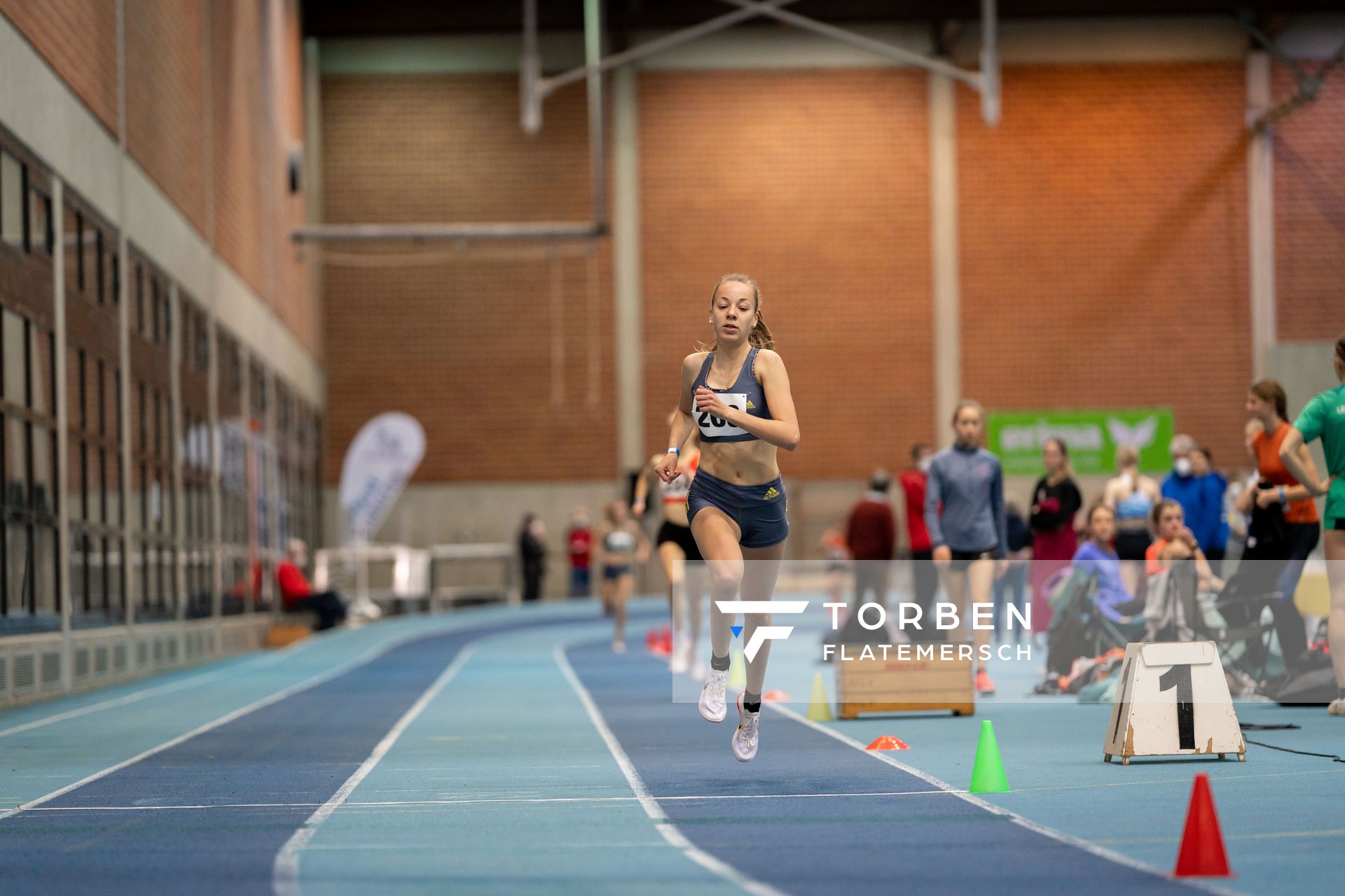 Carolin Hinrichs (VfL Loeningen); Niedersaechsische Hallenmeisterschaften am 22.01.2022 in der Leichtathletikhalle im Sportleistungszentrum Hannover