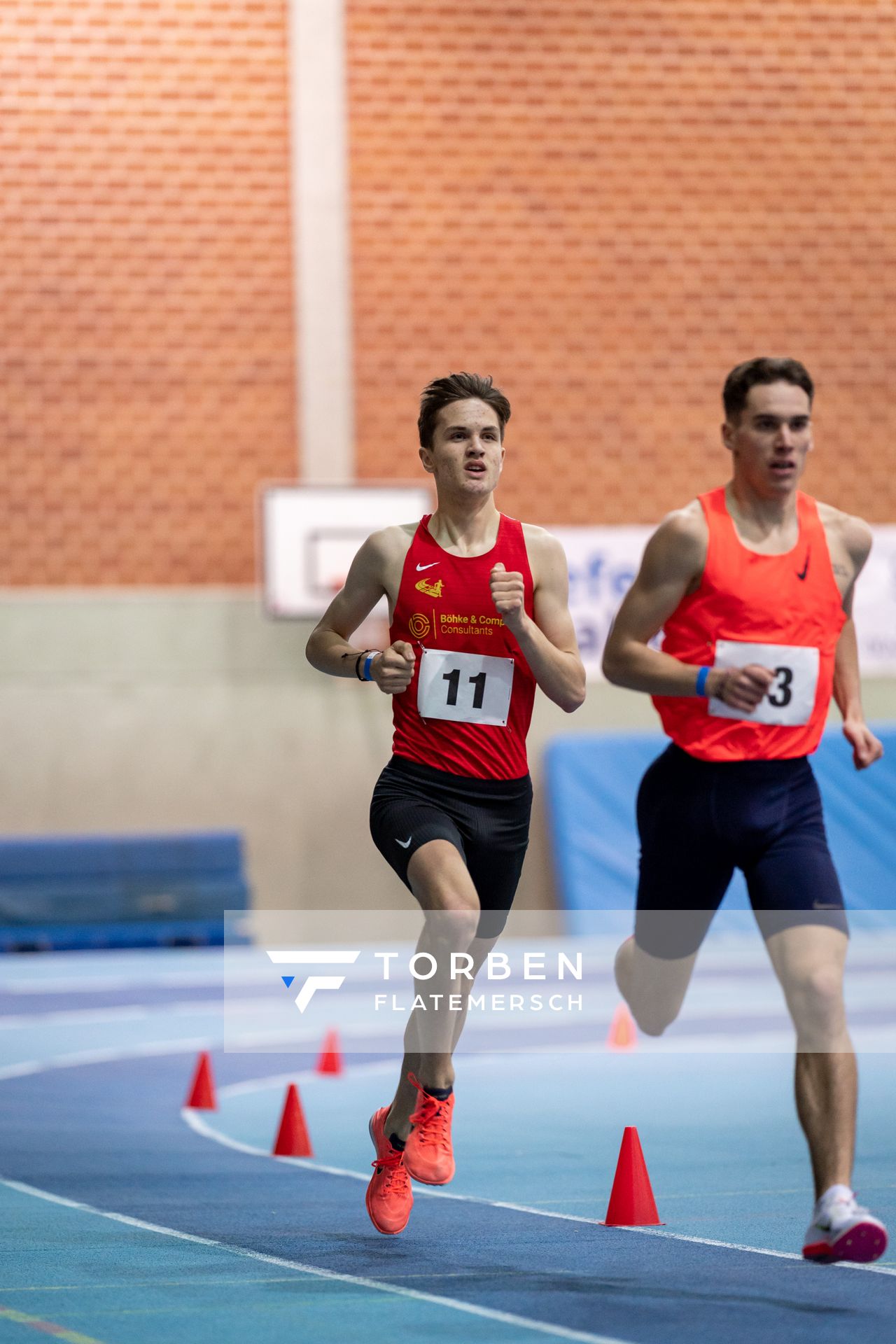 Tim Kalies (Braunschweiger Laufclub), Felix Ebel (Emder Laufgemeinschaft); Niedersaechsische Hallenmeisterschaften am 22.01.2022 in der Leichtathletikhalle im Sportleistungszentrum Hannover