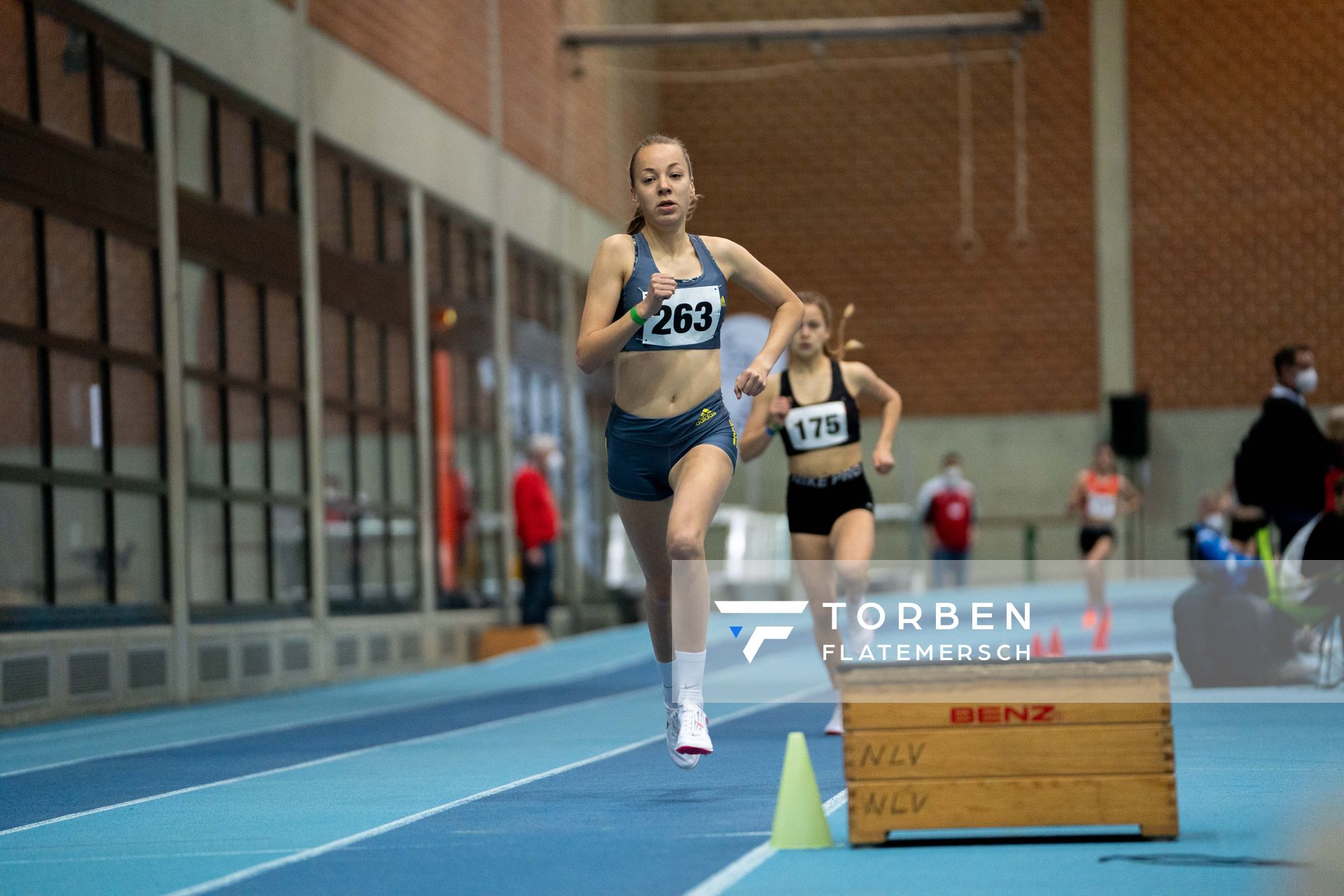 Carolin Hinrichs (VfL Loeningen); Niedersaechsische Hallenmeisterschaften am 23.01.2022 in der Leichtathletikhalle im Sportleistungszentrum Hannover