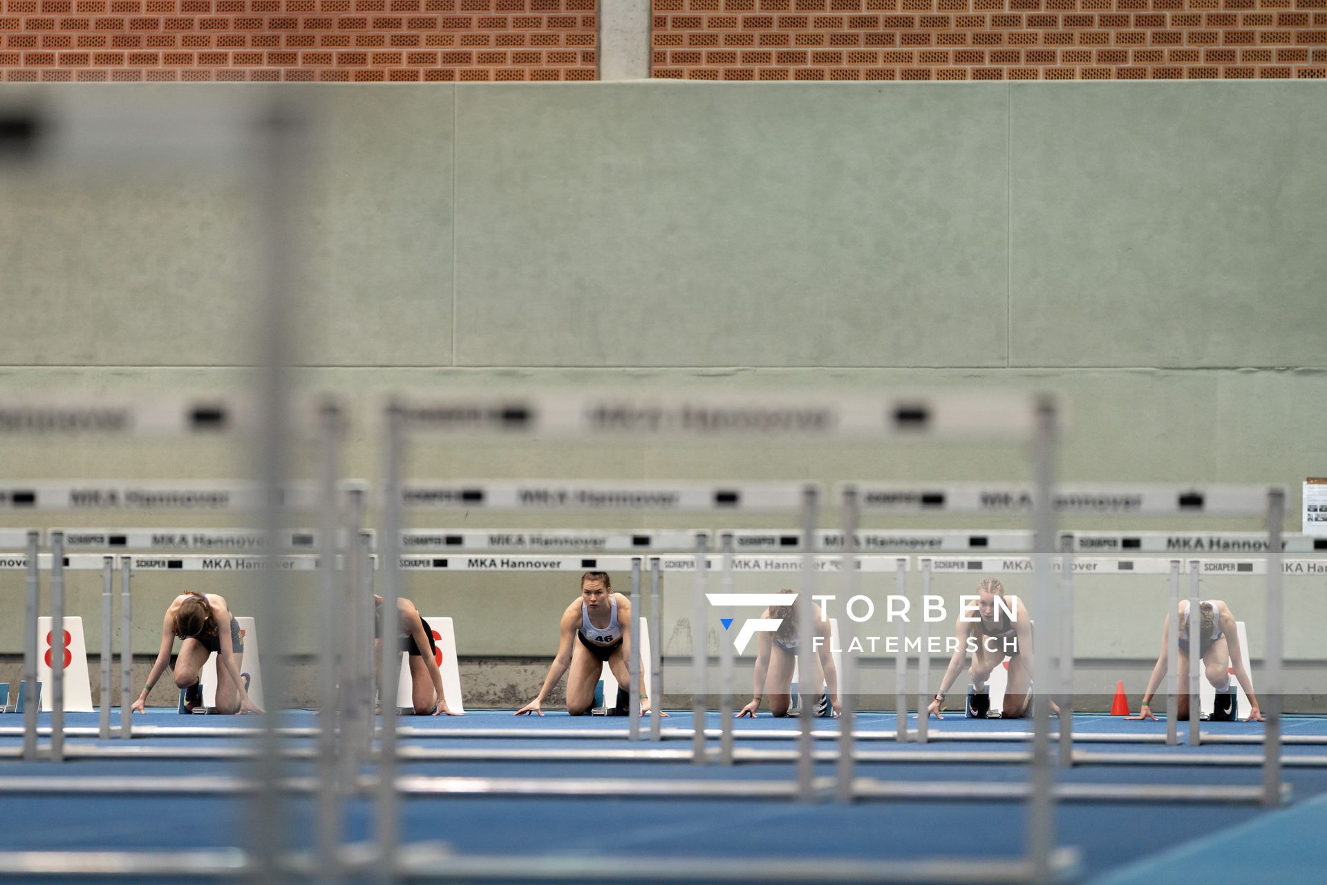 Pia Busse (VfL Loeningen), Merle-Marija Iken (MTV Aurich), Johanna Paul (Hannover 96), Nele Fasold (LG Weserbergland), Michelle Aulbert (Hannover 96) beim 60 Huerdenlauf; Niedersaechsische Hallenmeisterschaften am 23.01.2022 in der Leichtathletikhalle im Sportleistungszentrum Hannover