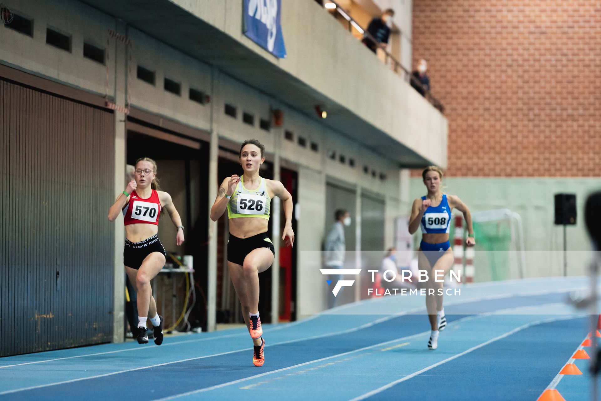 Hanna Kayser (TuS Ebstorf), Annabell Fischer (SV Nienhagen), Marlene Stoehr (OTB Osnabrueck) bei den niedersaechsischen Hallenmeisterschaften am 05.02.2022 in der Leichtathletikhalle im Sportleistungszentrum Hannover