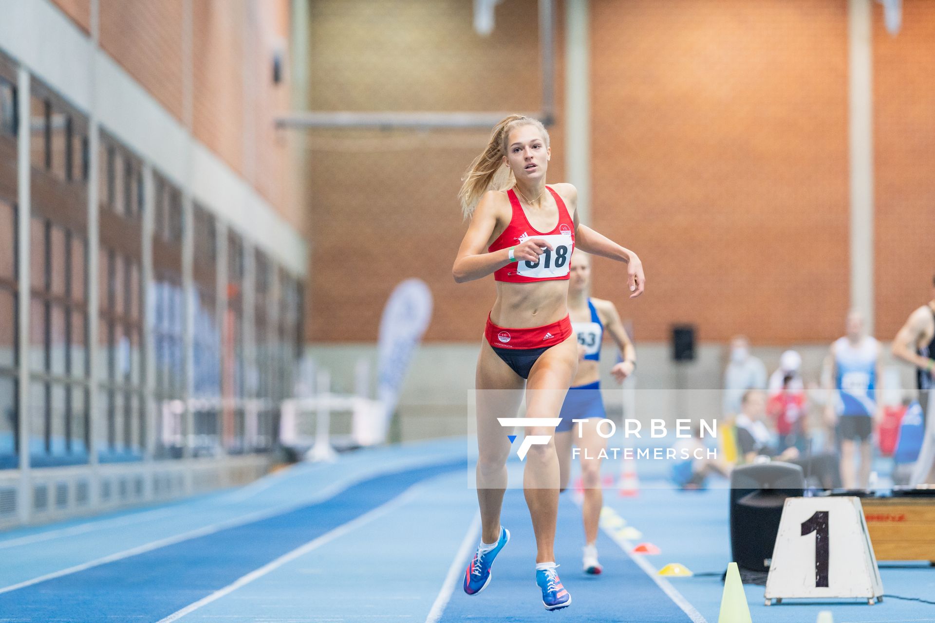 Luna Thiel (VfL Eintracht Hannover) ueber 400m bei den niedersaechsischen Hallenmeisterschaften am 05.02.2022 in der Leichtathletikhalle im Sportleistungszentrum Hannover
