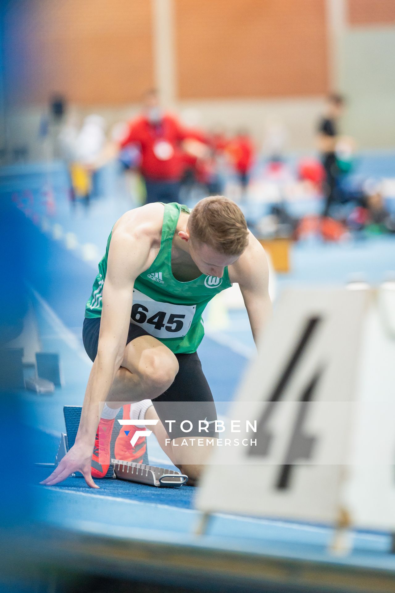 Louis Quarata (VfL Wolfsburg) ueber 400m bei den niedersaechsischen Hallenmeisterschaften am 05.02.2022 in der Leichtathletikhalle im Sportleistungszentrum Hannover