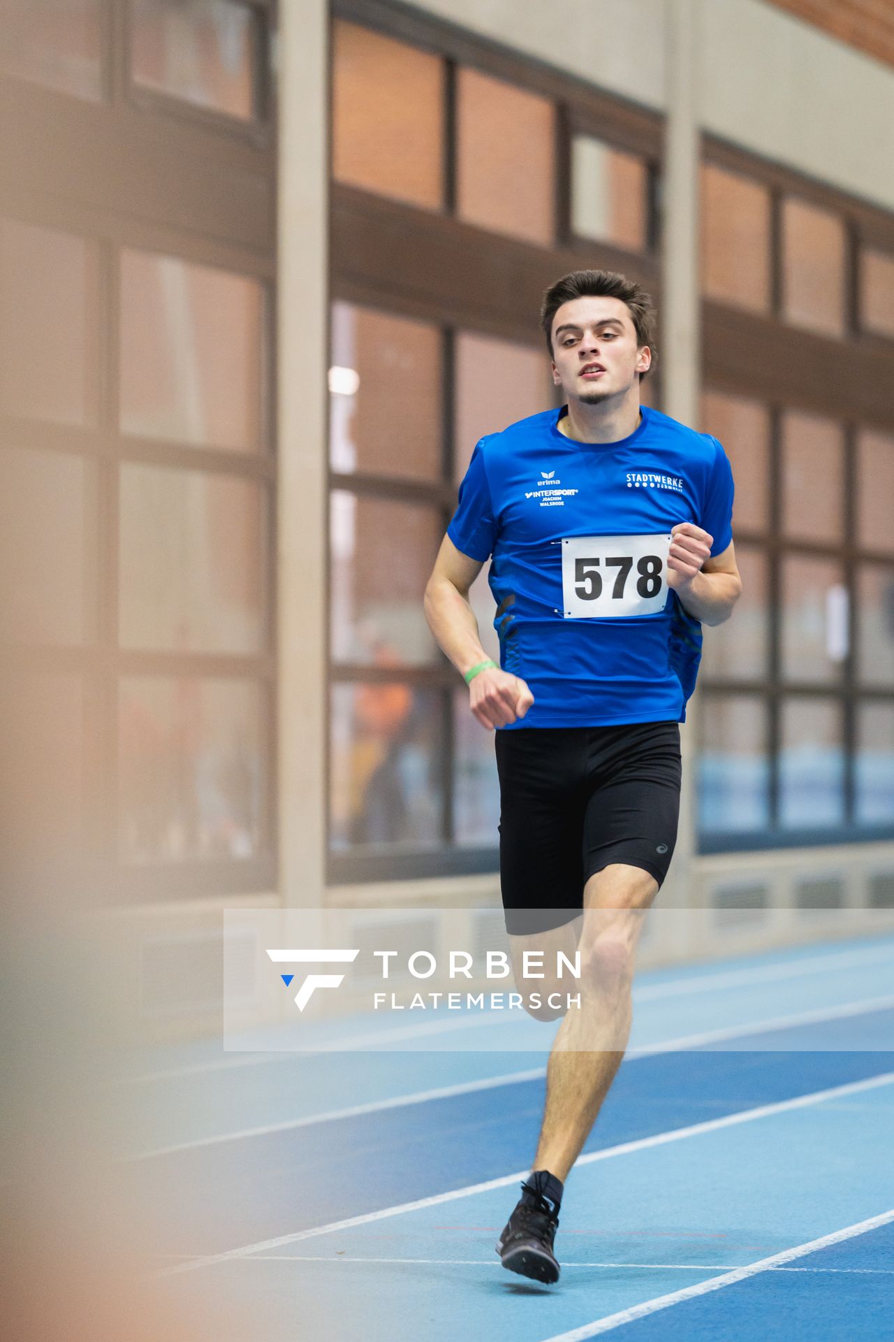 Laurenz Badenhop (TV Jahn Walsrode) ueber 400m bei den niedersaechsischen Hallenmeisterschaften am 05.02.2022 in der Leichtathletikhalle im Sportleistungszentrum Hannover