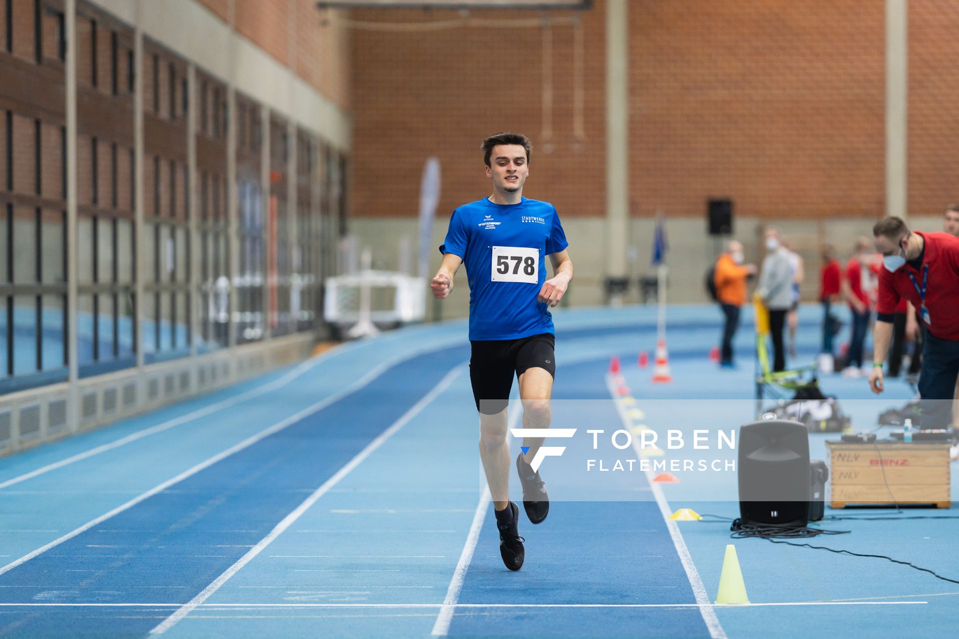 Laurenz Badenhop (TV Jahn Walsrode) ueber 400m bei den niedersaechsischen Hallenmeisterschaften am 05.02.2022 in der Leichtathletikhalle im Sportleistungszentrum Hannover