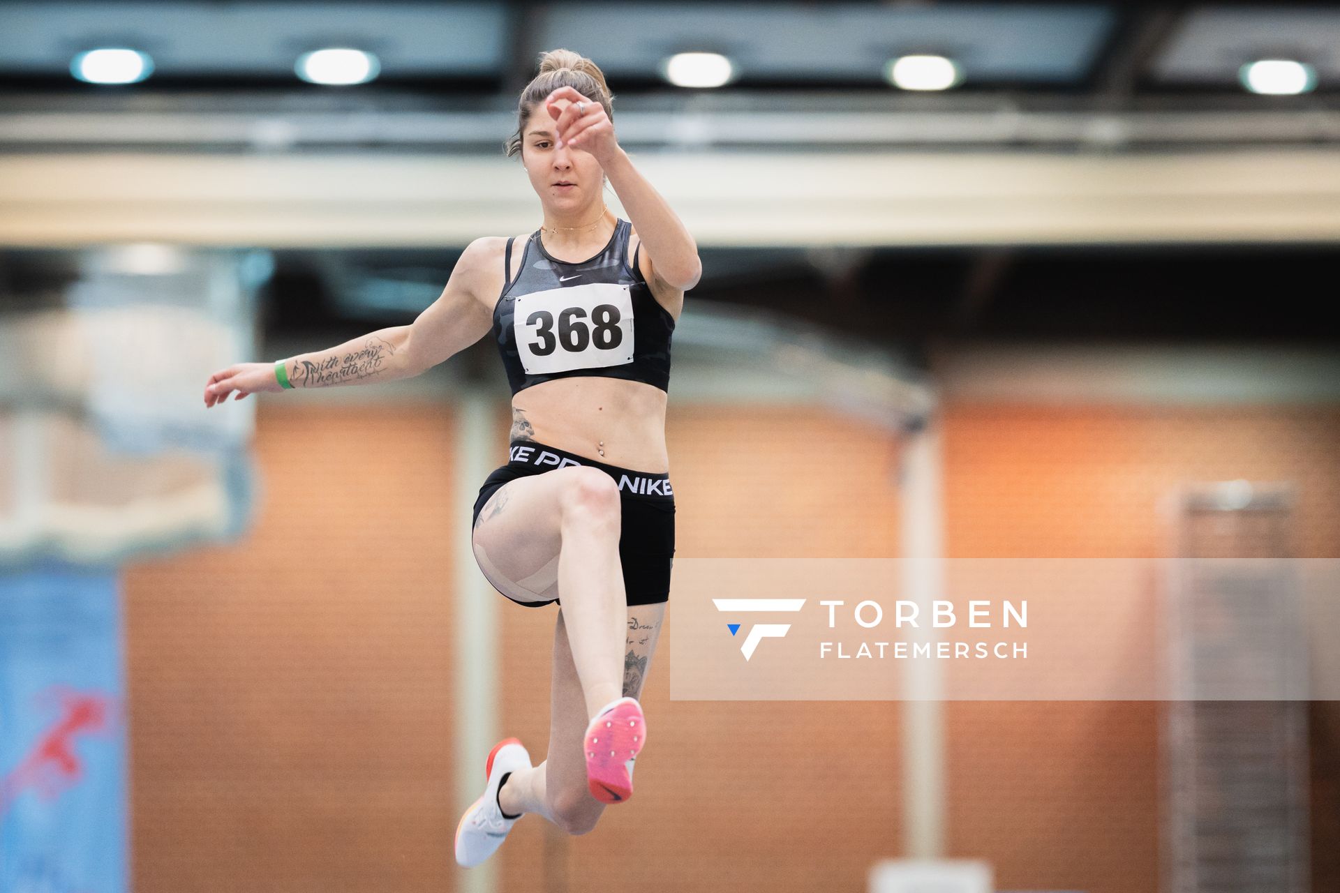 Christin Repnak (Hannover 96) im Weitsprung bei den niedersaechsischen Hallenmeisterschaften am 05.02.2022 in der Leichtathletikhalle im Sportleistungszentrum Hannover