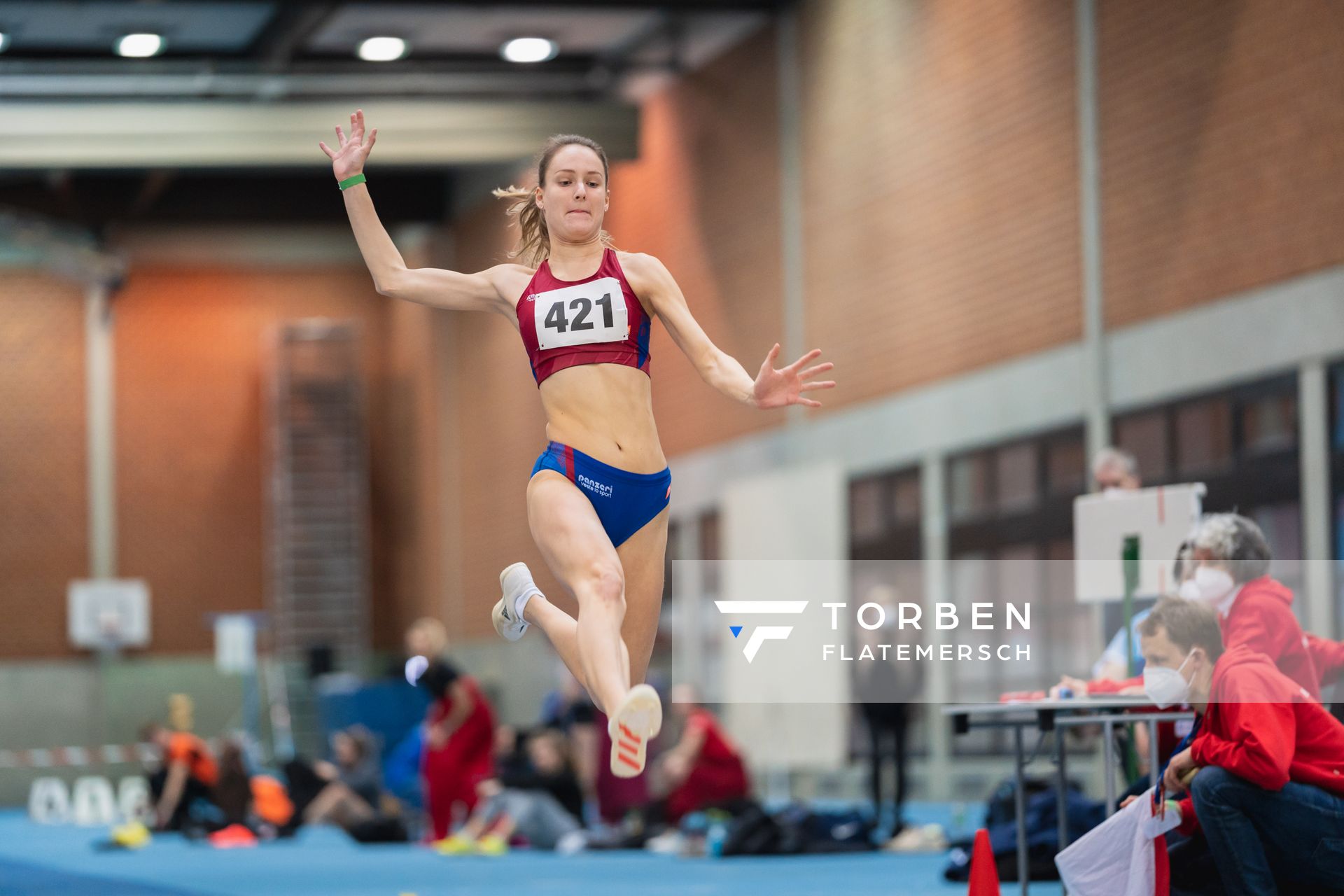 Lucy Seute (LG Kreis Harburg-West) bei den niedersaechsischen Hallenmeisterschaften am 05.02.2022 in der Leichtathletikhalle im Sportleistungszentrum Hannover