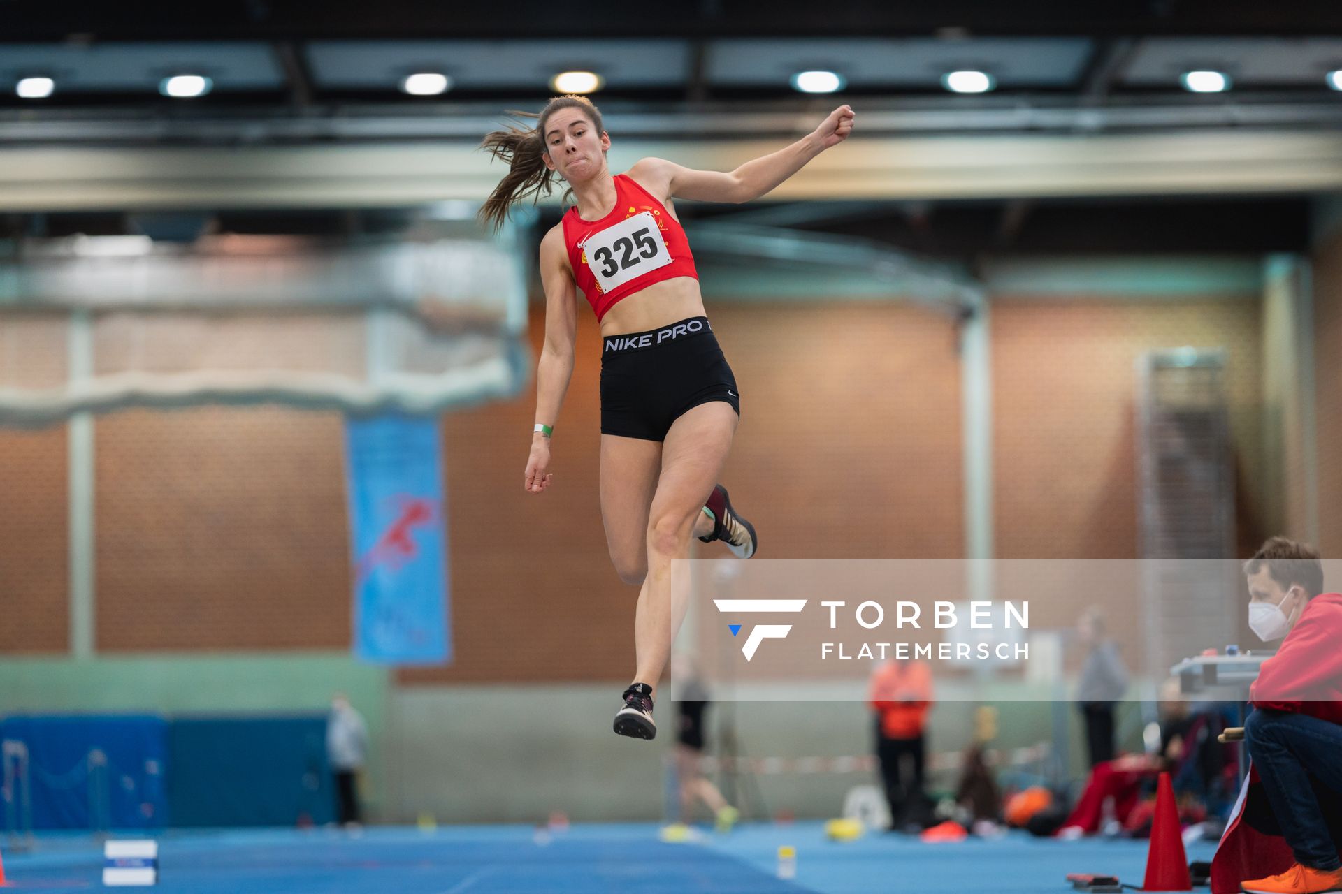 Ann-Kathrin Schmidt (Braunschweiger Laufclub) bei den niedersaechsischen Hallenmeisterschaften am 05.02.2022 in der Leichtathletikhalle im Sportleistungszentrum Hannover